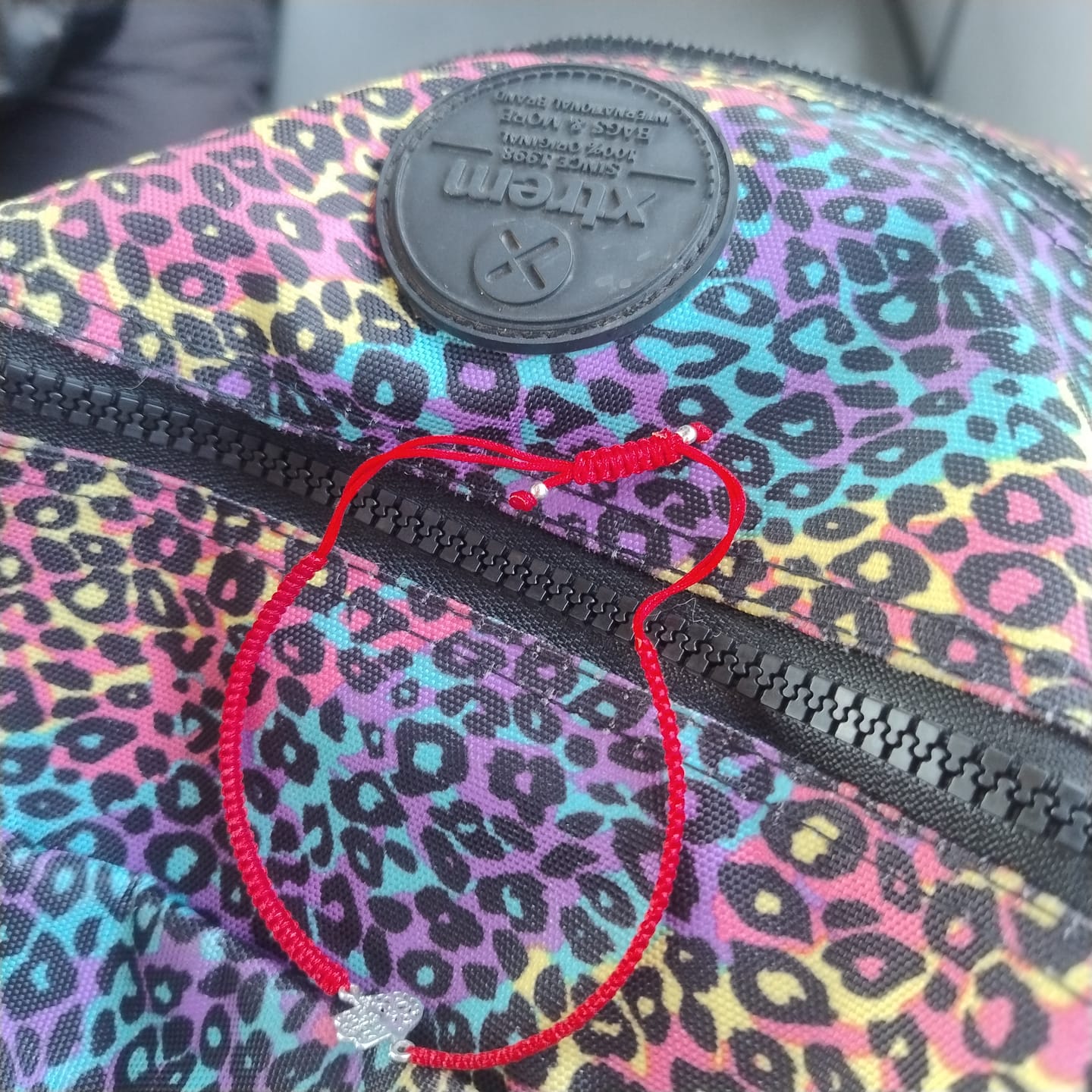 Customer photo review of Pulsera Ajustable Hilo Rojo Mano de Fatima