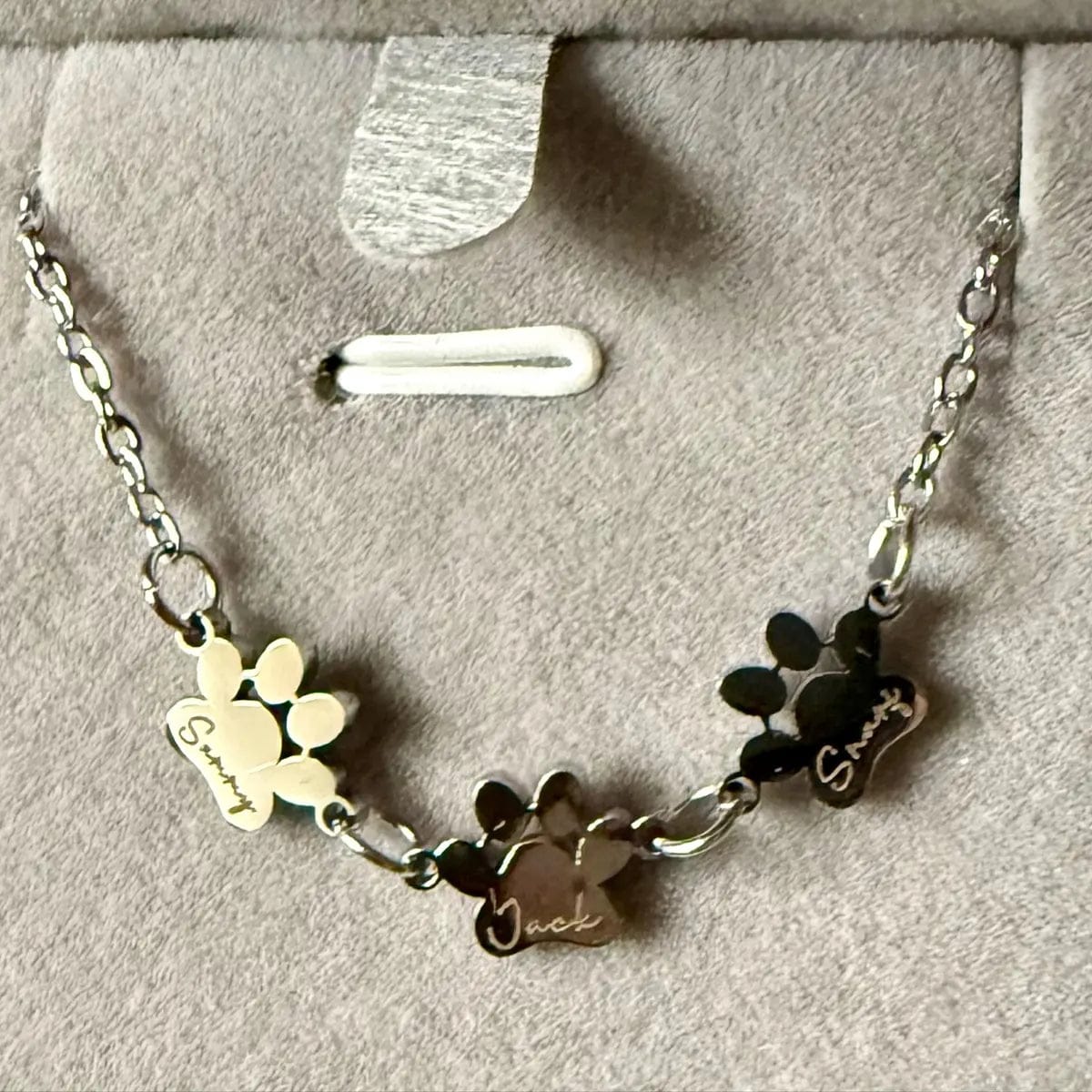 Customer photo review of Eternél - Bracciale personalizzato nome su zampa
