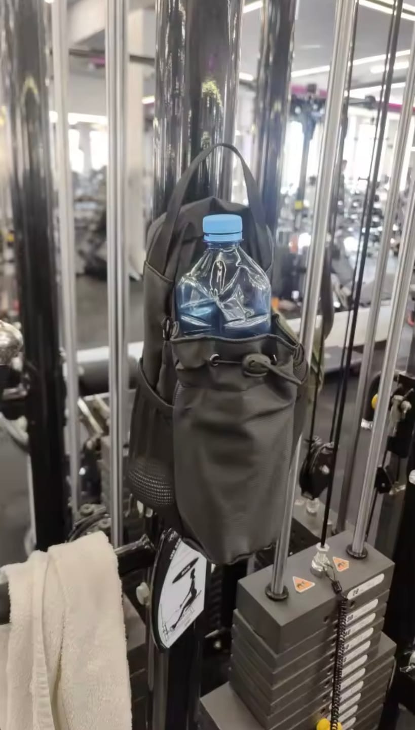Customer photo review of MagStash - Alles im MagStash am Gerät, statt quer auf dem Boden im Gym