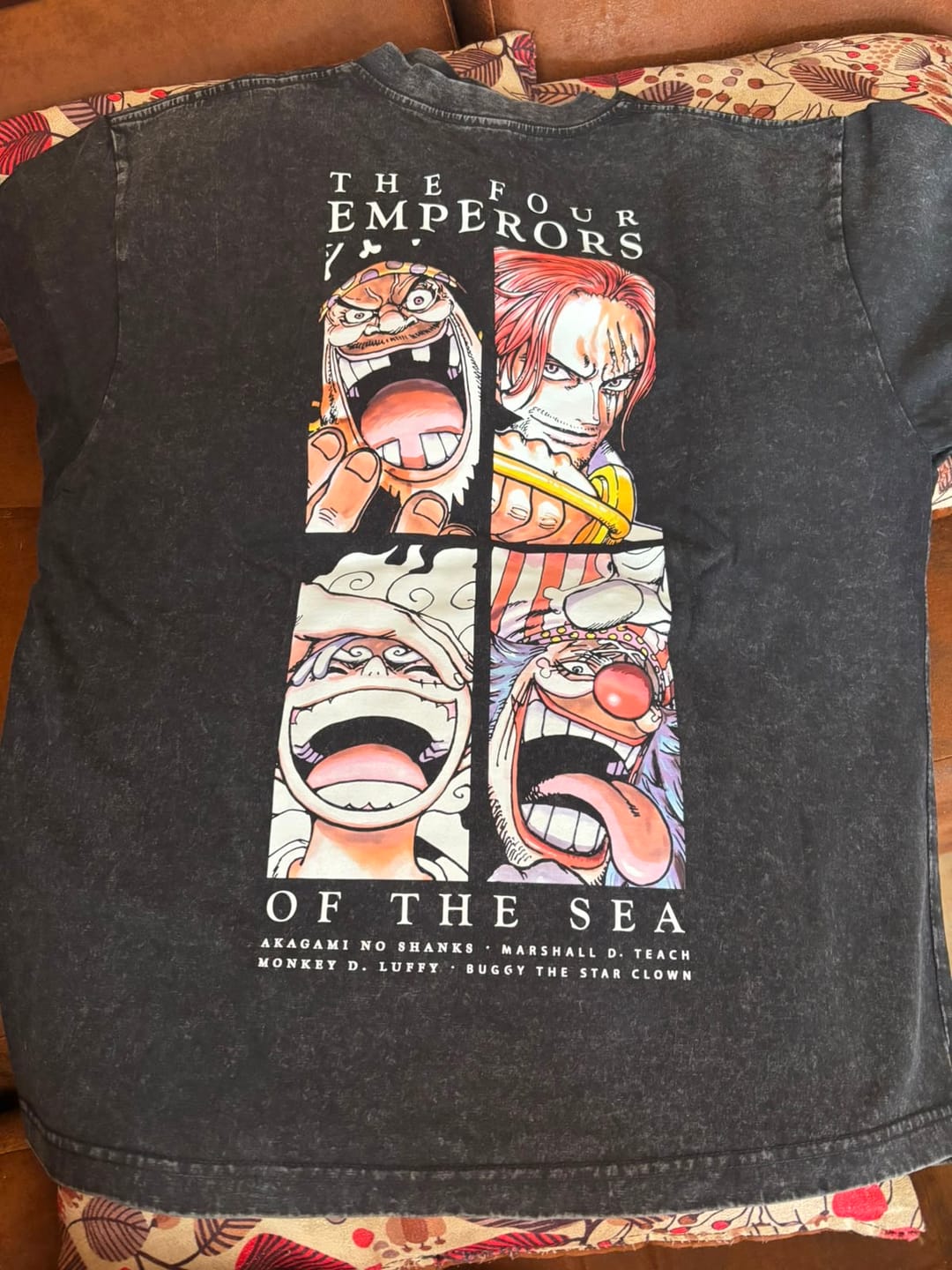 Customer photo review of Camisa Four Emperors - One Piece