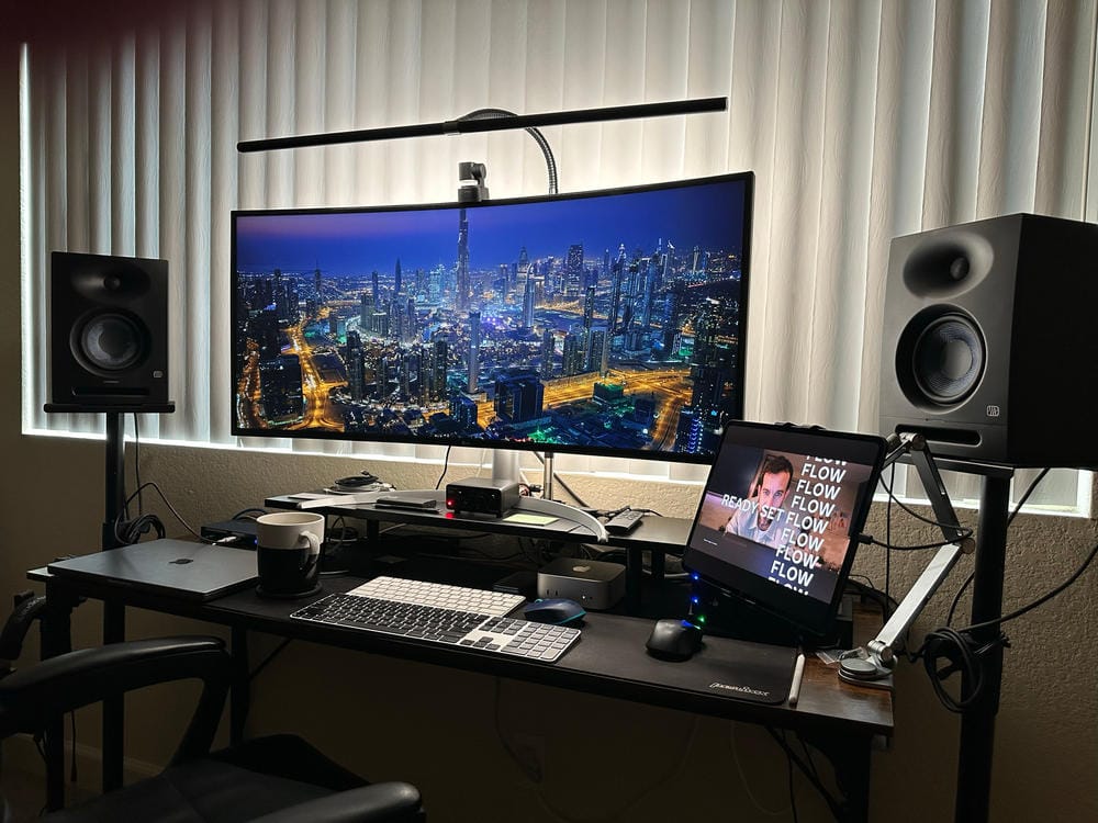 Customer photo review of Illum Desk Light: Versatile Webcam, Task & Ambient Lighting
