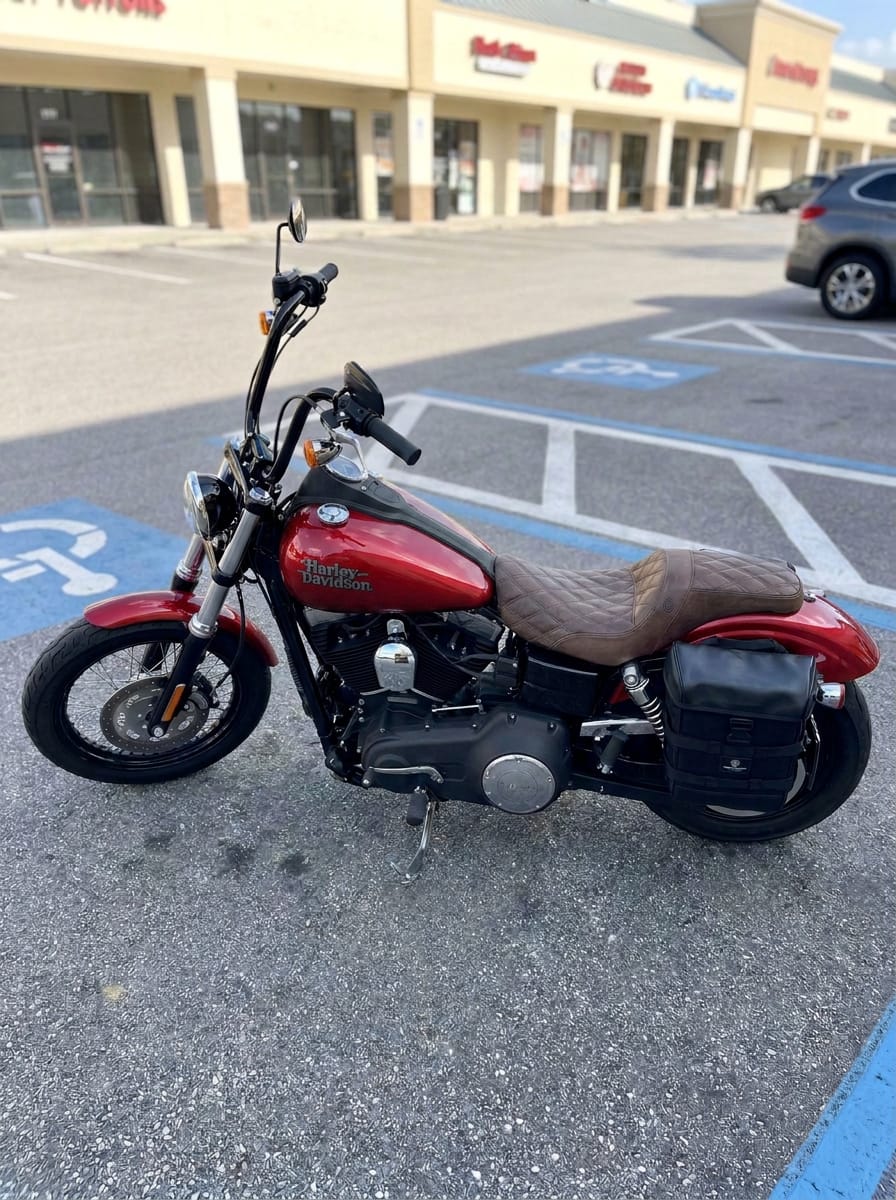 Customer photo review of 15L - Incognito Quick Mount Medium Solo Motorcycle Saddlebag (Left Only) for Harley Dyna Street Bob FXDB/I