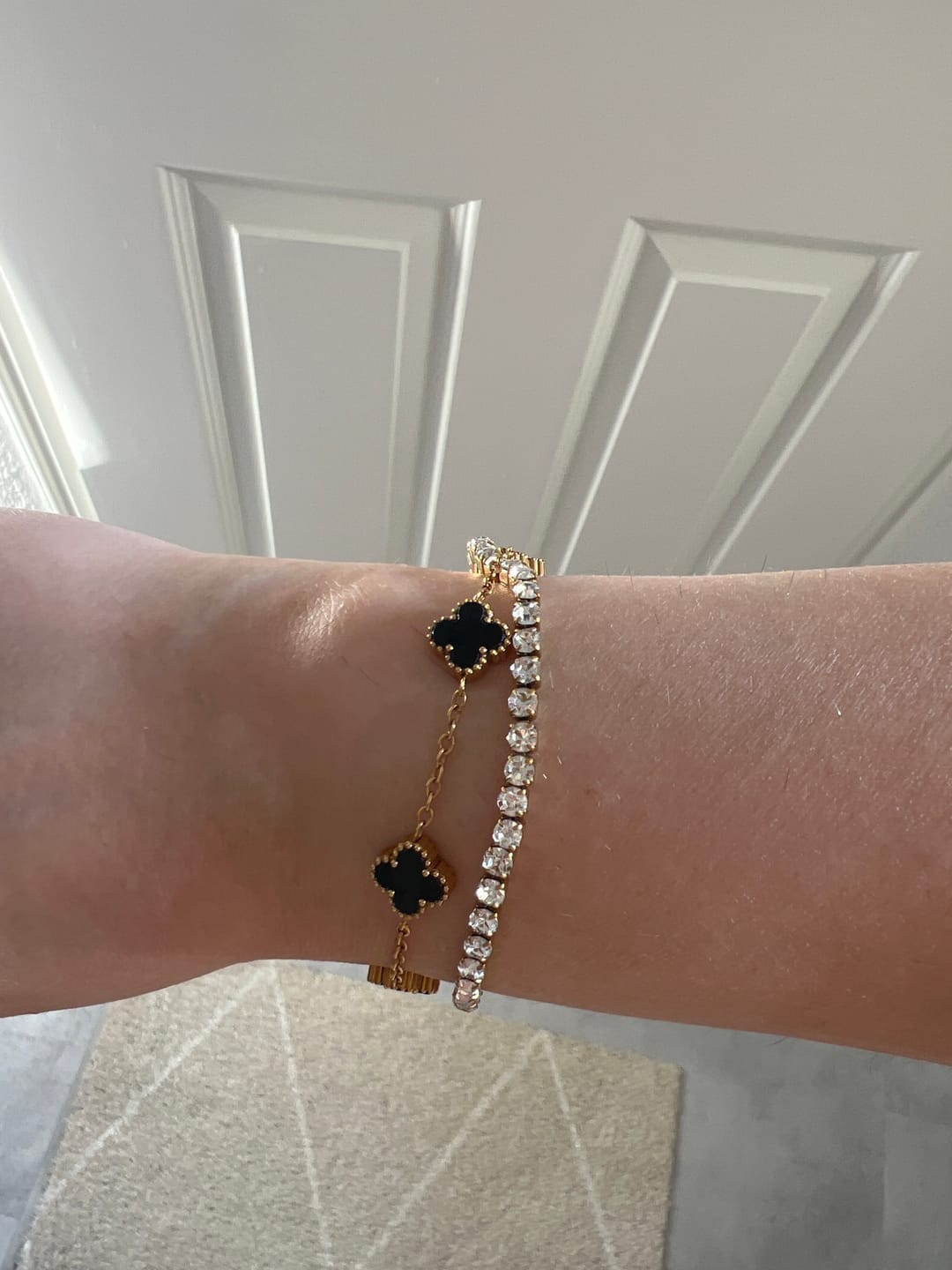 Customer photo review of Pulsera trébol con grabado