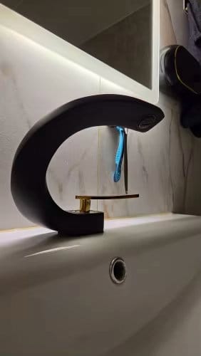 Customer photo review of Torneira Gourmet Monocomando Para Banheiro Luxo AquaElite