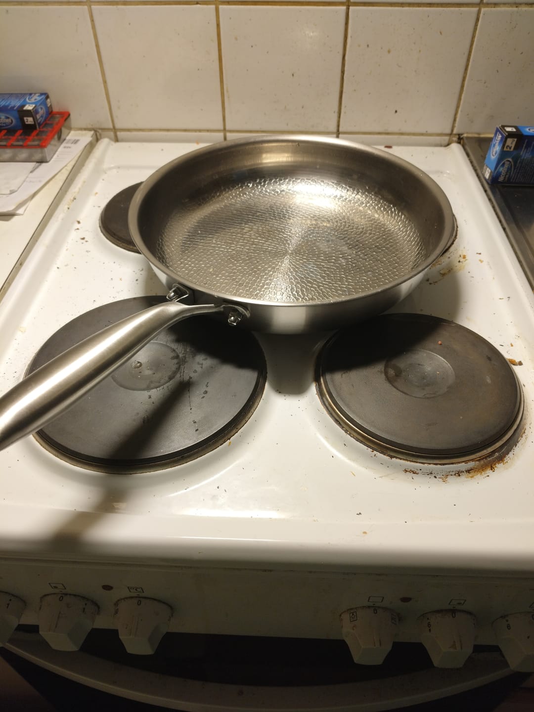 Customer photo review of Käsintaottu Titaanipannu