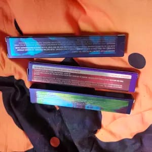 Customer photo review of Eyeliner Glow Melt-On Resistente All'Acqua Effetto Multicromatico