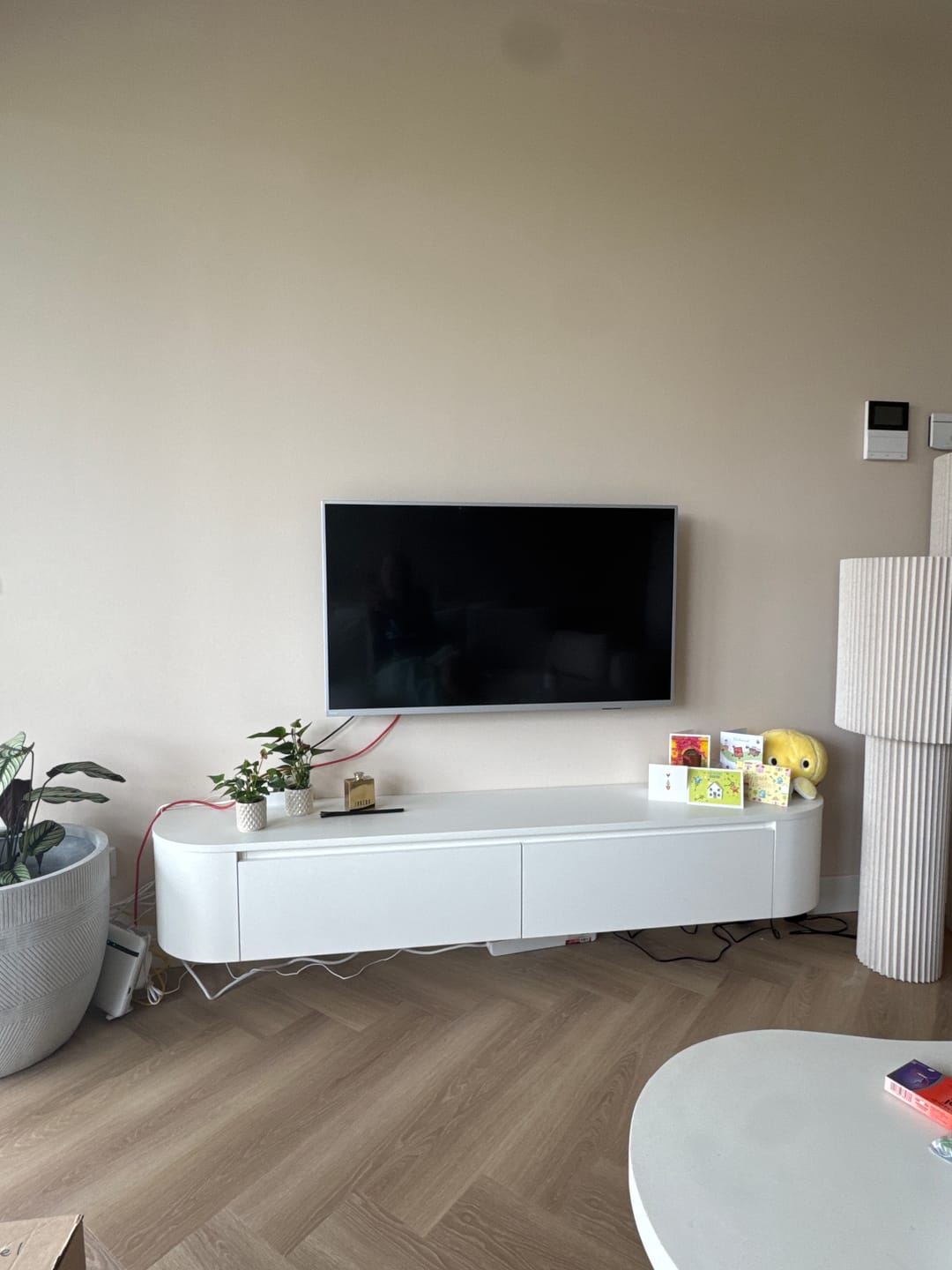 Customer photo review of Dulce curved TV-Meubel zwevend beige 180 cm
