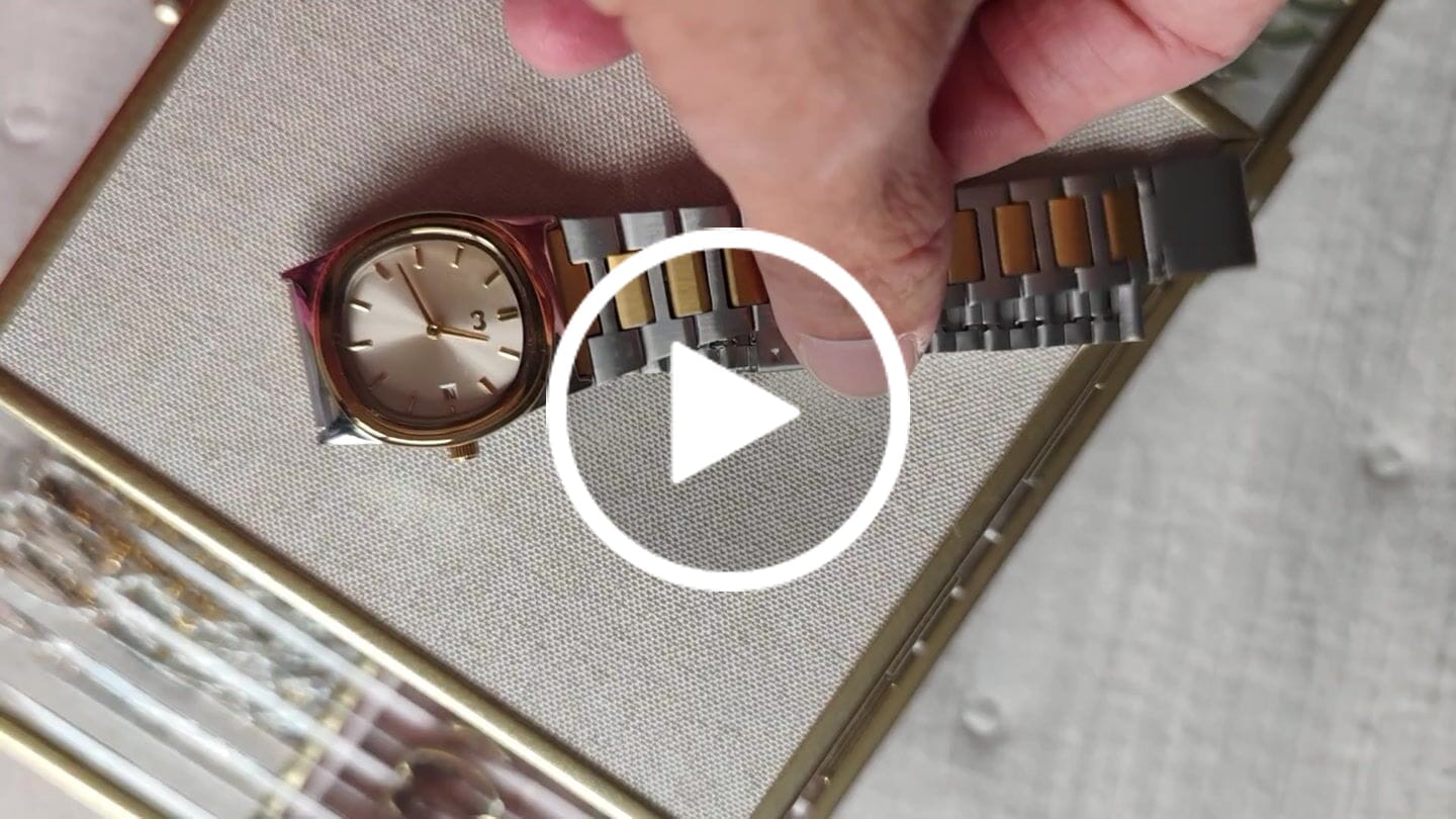 Customer video review of Reloj Dainty ~ Silver-Gold