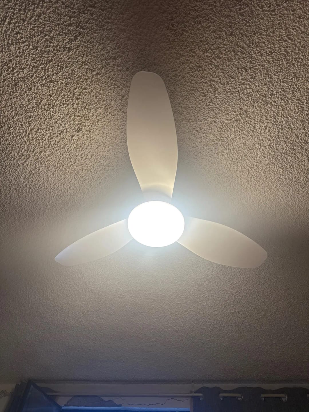 Customer photo review of Three-Blade Ceiling Fan with Dimmable Light and Remote