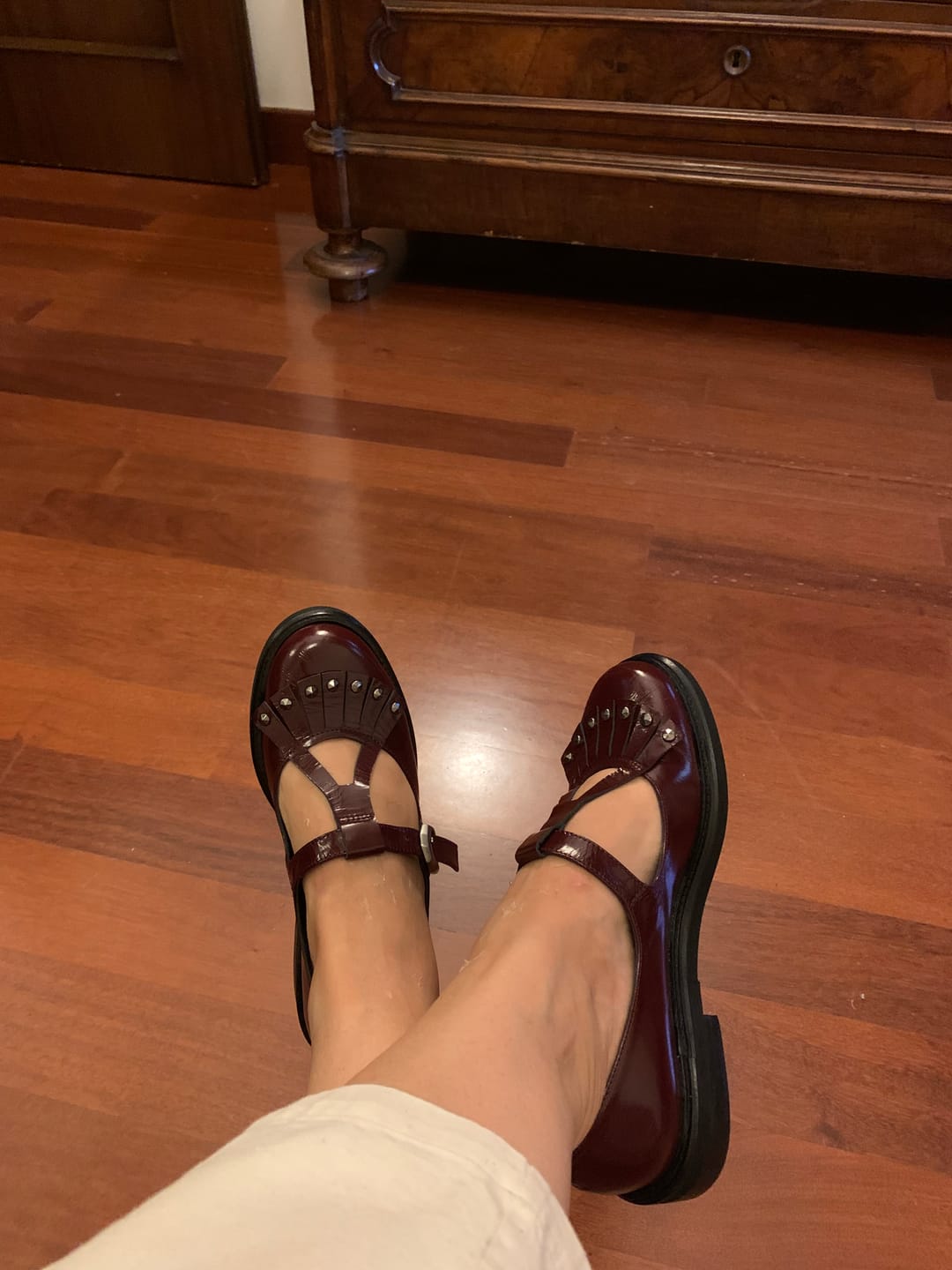 Customer photo review of Village Bordò scarpa bassa in harrods bordò tacco 3 artigianale marchigiana
