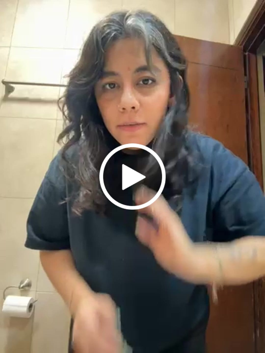 Customer video review of Agua de Rosas