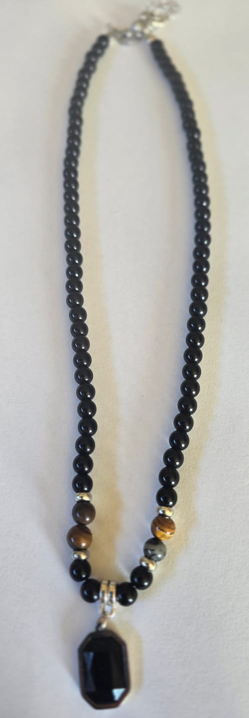 Customer photo review of Obsidian & Tigerauge Halskette - Unendliche Stärke