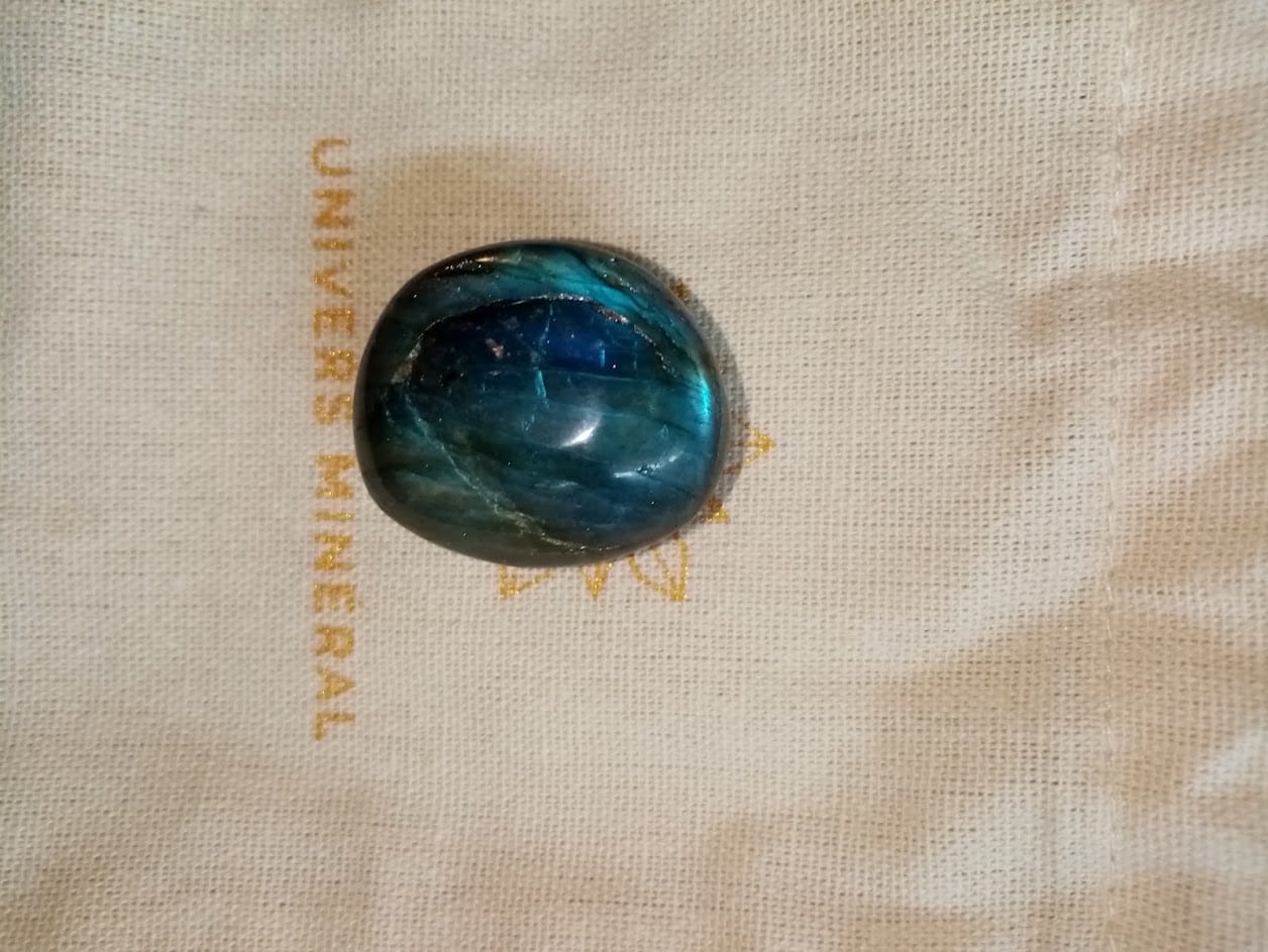Customer photo review of Mini-galet de Labradorite Bleue AAA