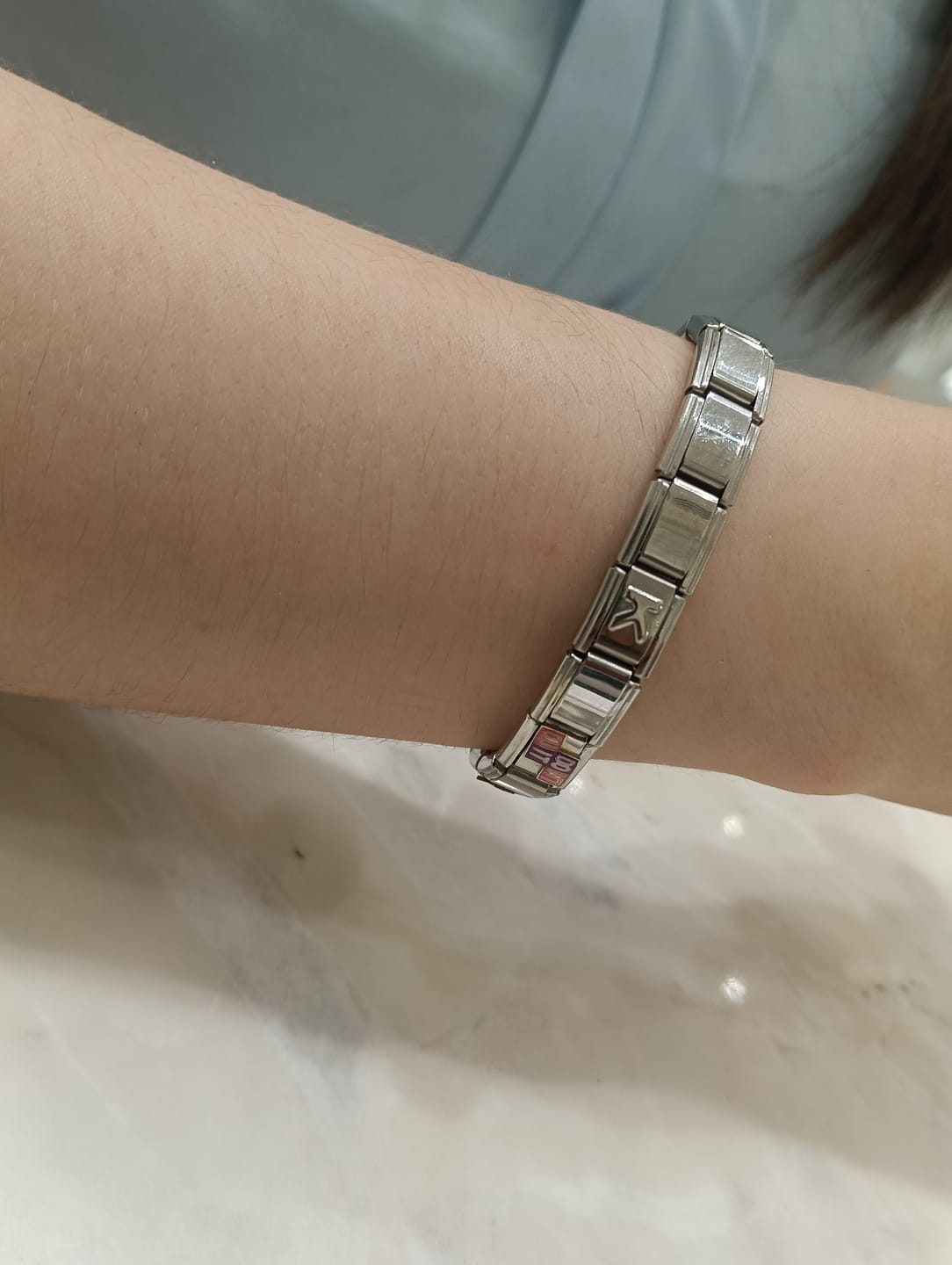 Customer photo review of Charm Inicial Plateada