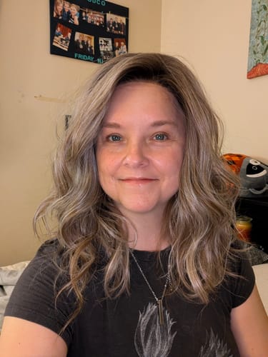 Customer photo review of JBEXTENSION 18 Inches Venice Blonde Pre-Cut Snowflake Lace Frontlace Glueless Wig TERESA VENICE BLONDE【PERMATEASE】【BENDY EAR TABS】- S/M