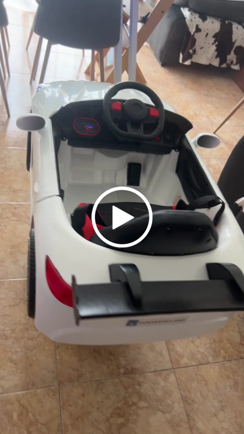 Customer video review of Carro Elétrico para Criança BM Z4 Style Branco 12v c/ RODAS DE BORRACHA & ASSENTO EM PELE