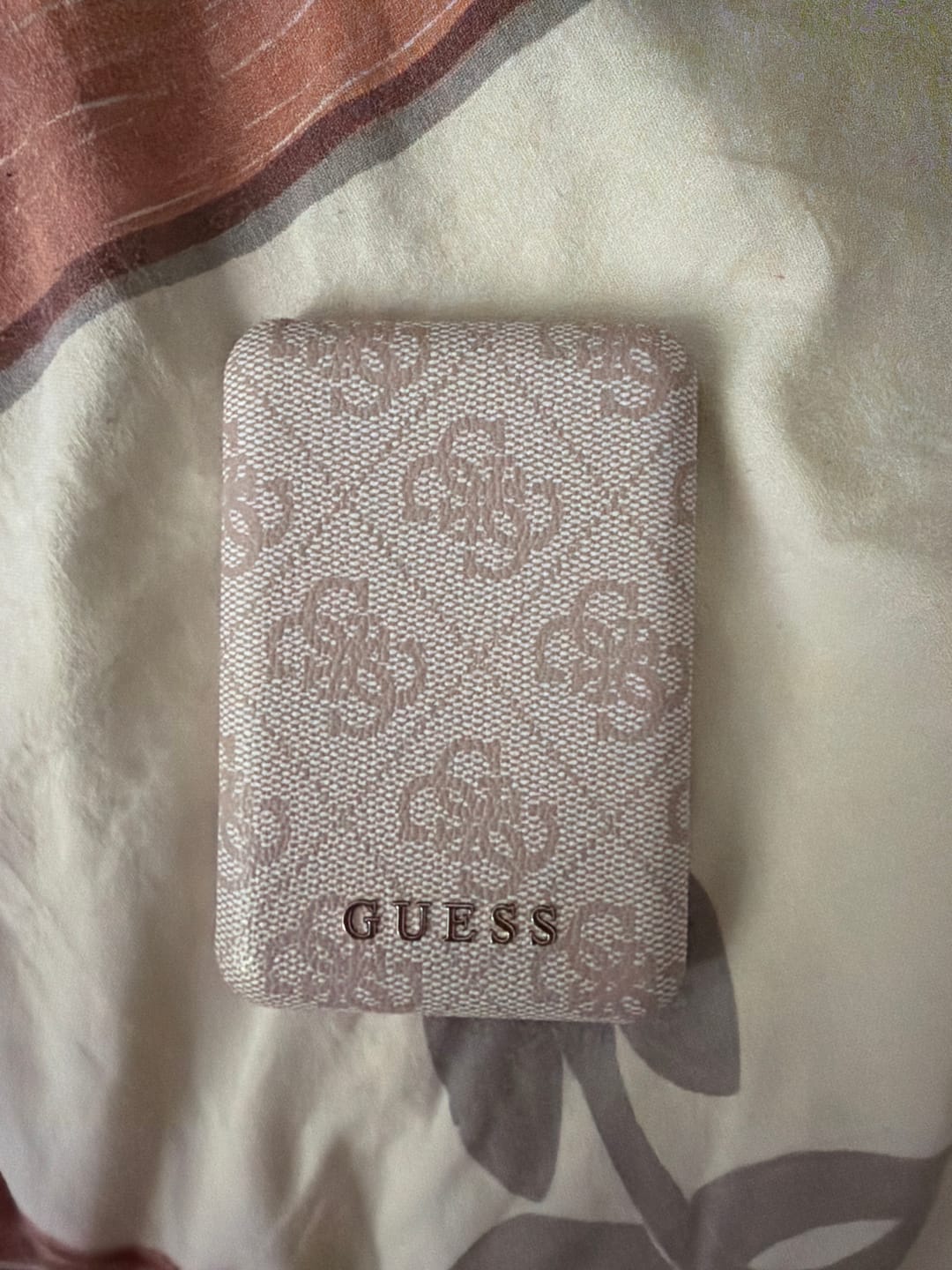 Customer photo review of Guess 4G MagSafe Powerbank 5000mAh 15W