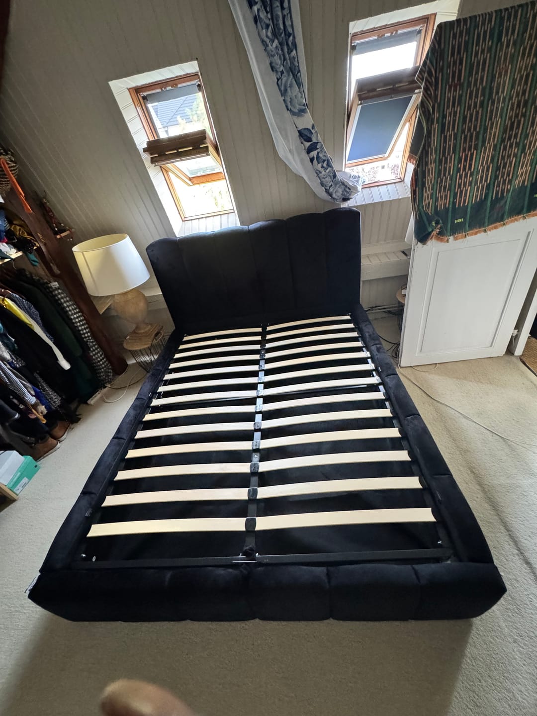 Customer photo review of Lit coffre design avec tête de lit matelassée - JADE