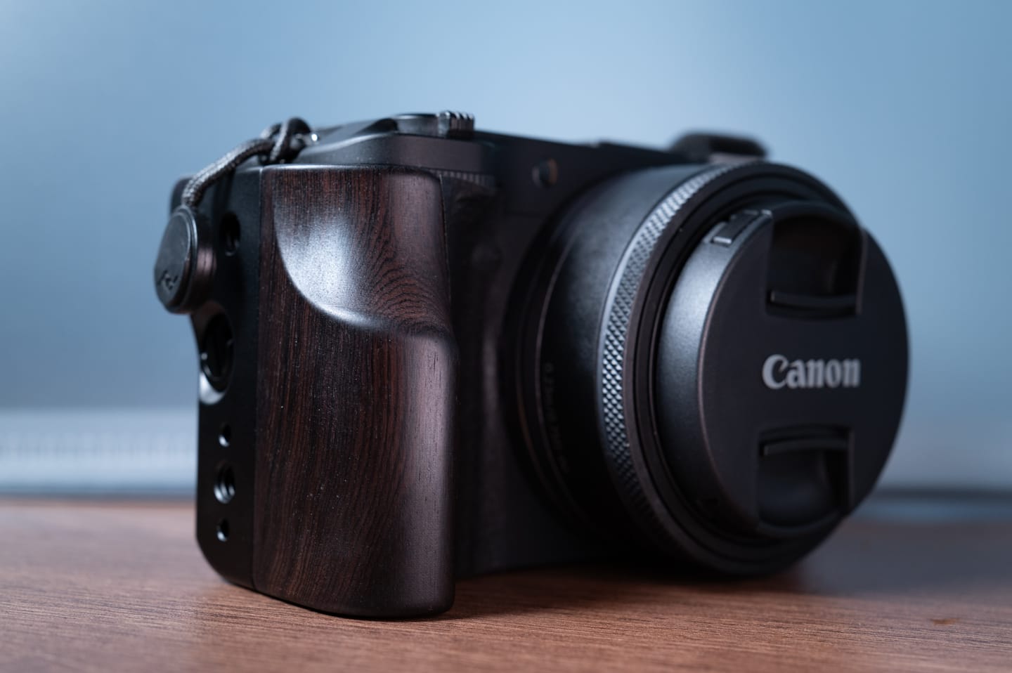 Customer photo review of Canon EOS R50V Expansion Handle Side Grip Wood YW Design