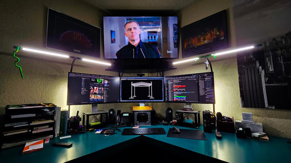 Customer photo review of Illum Desk Light: Versatile Webcam, Task & Ambient Lighting