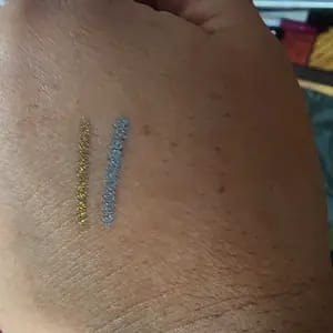 Customer photo review of Eyeliner Glow Melt-On Resistente All'Acqua Effetto Multicromatico