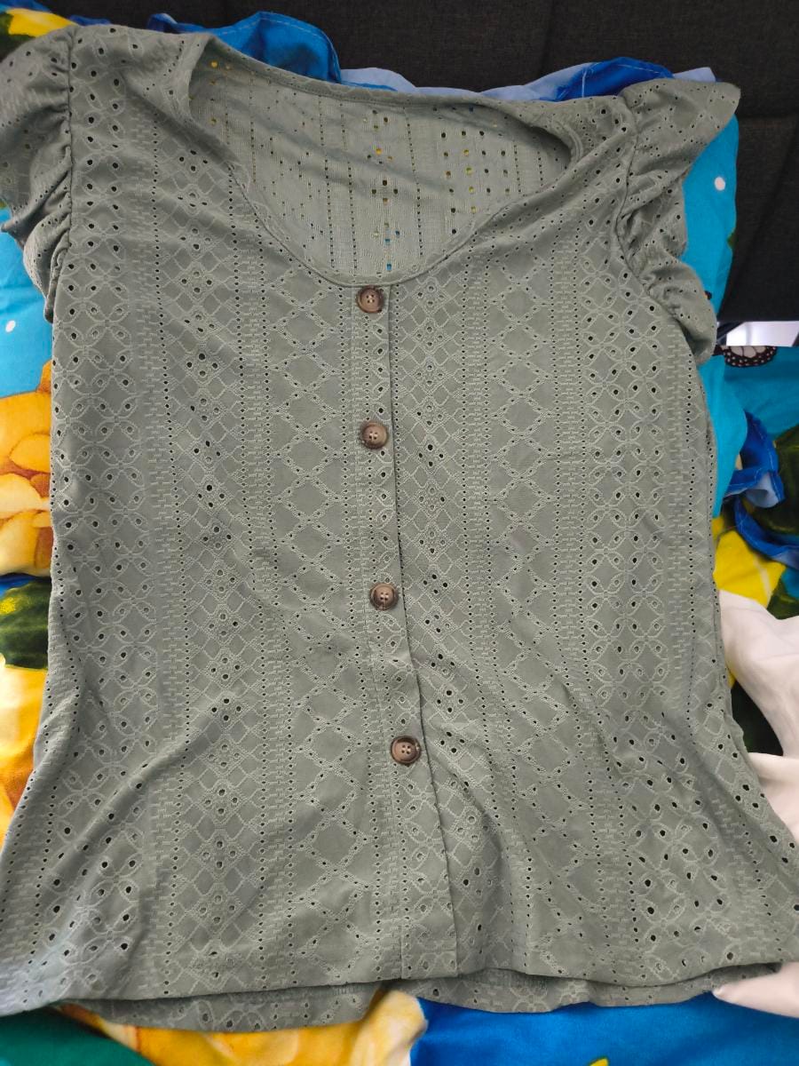 Customer photo review of Blouse ajourée boutonnée à manches en dentelle