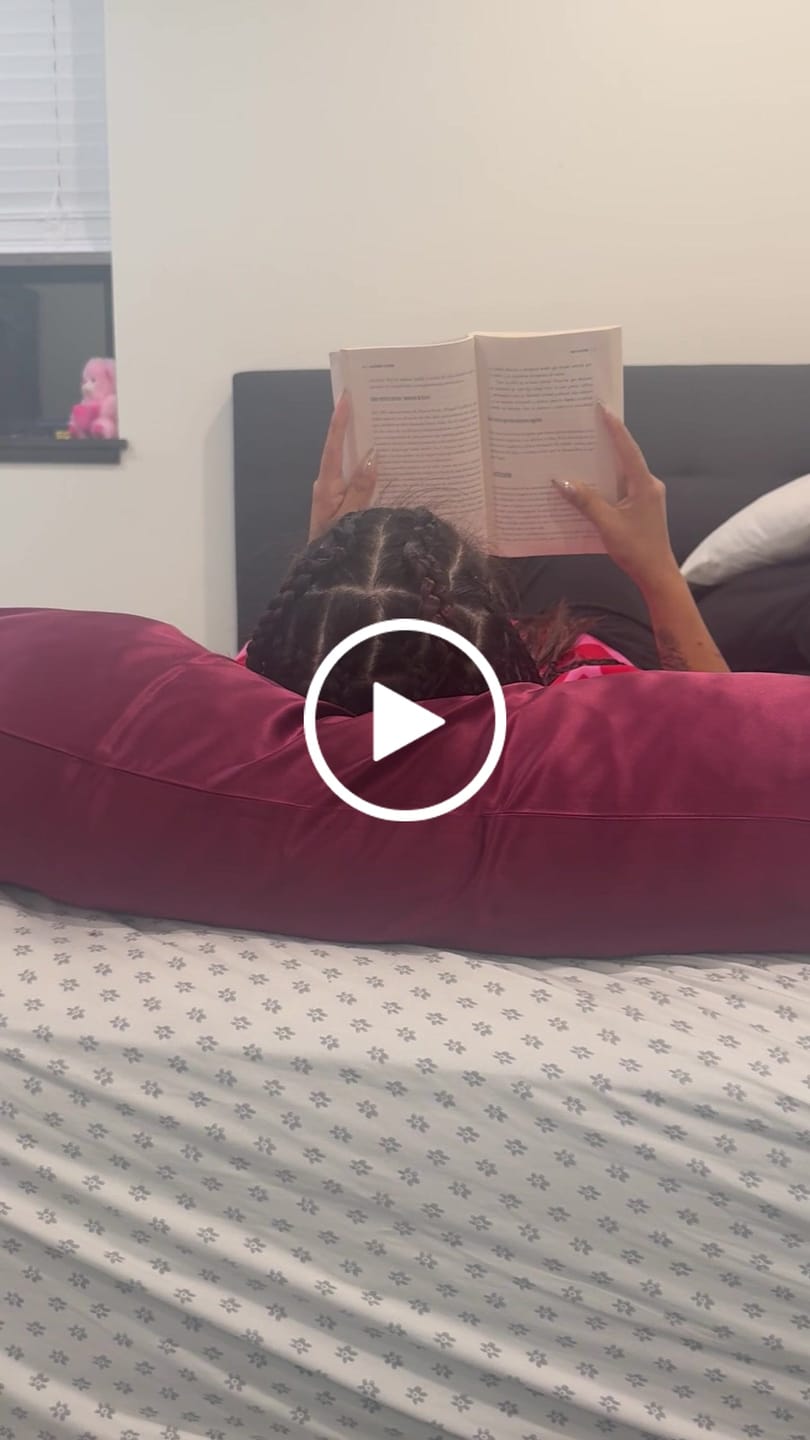 Customer video review of 25 Momme 100% Pure Mulberry Silk Pillowcase