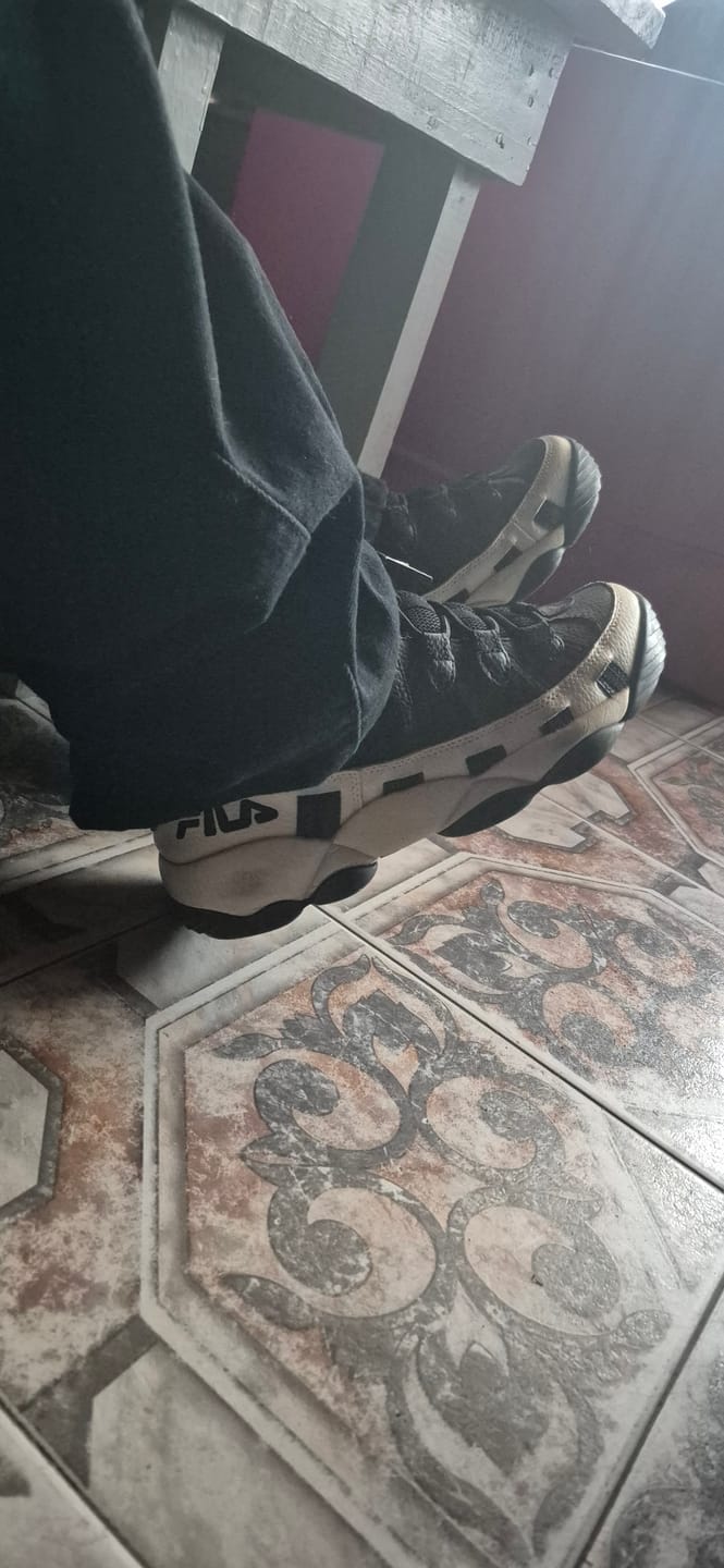 Customer photo review of Zapatillas Fila Stackhouse Spaghetti Negro Beige