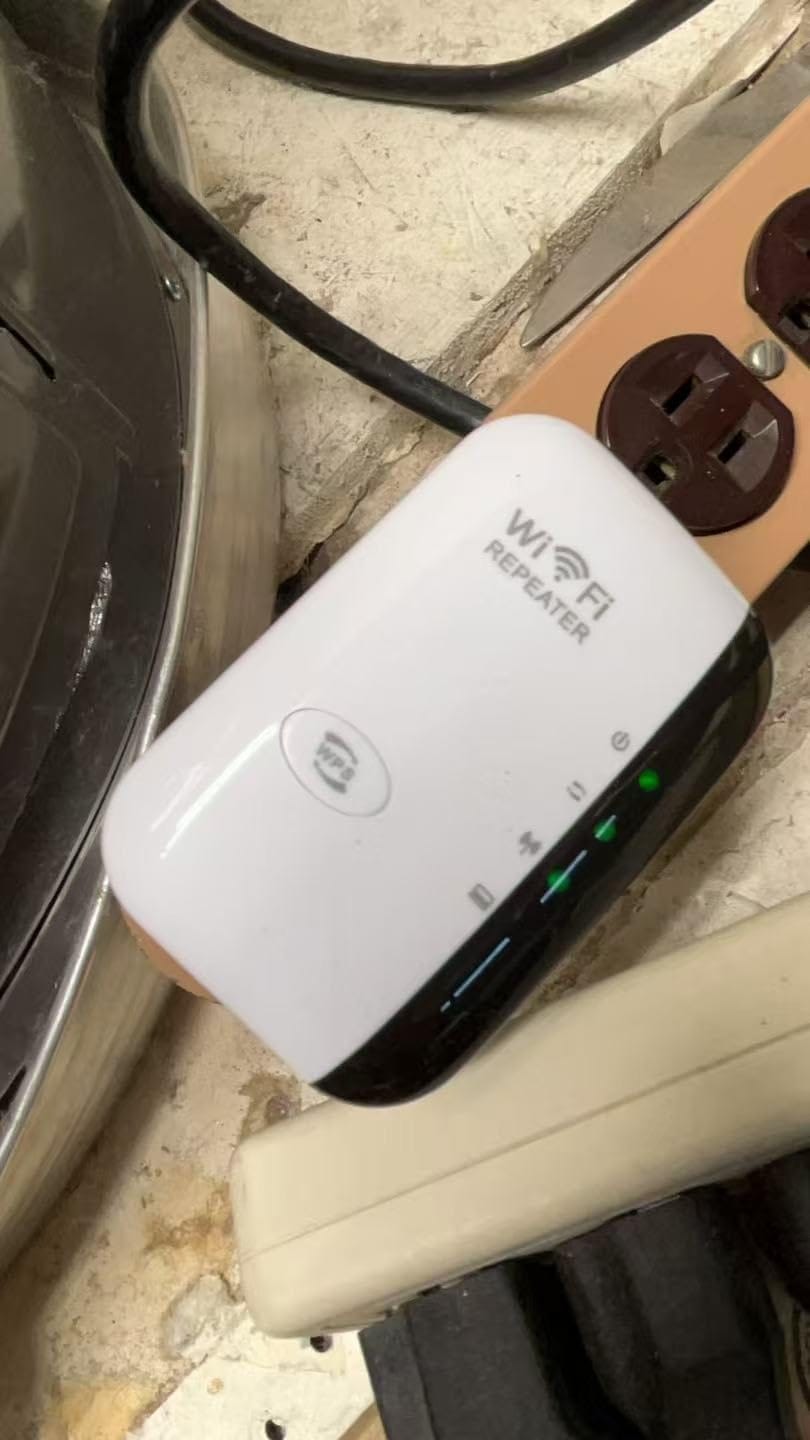 Customer photo review of SignalMax WiFi Extender