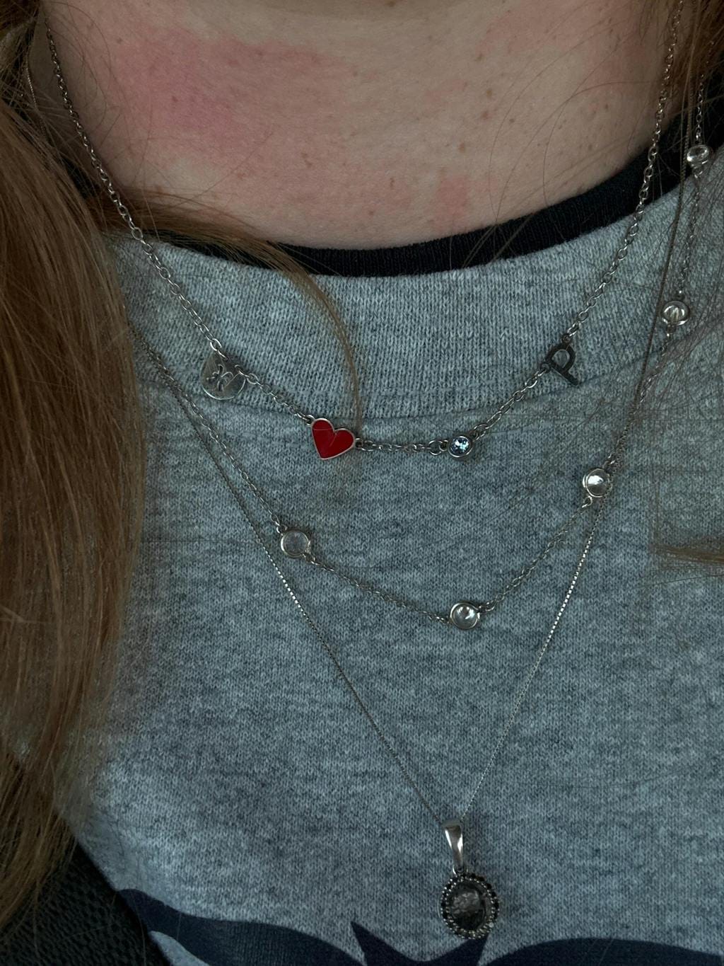 Customer photo review of Collar de Inicial, Corazón, Piedra Natal y Zodiaco