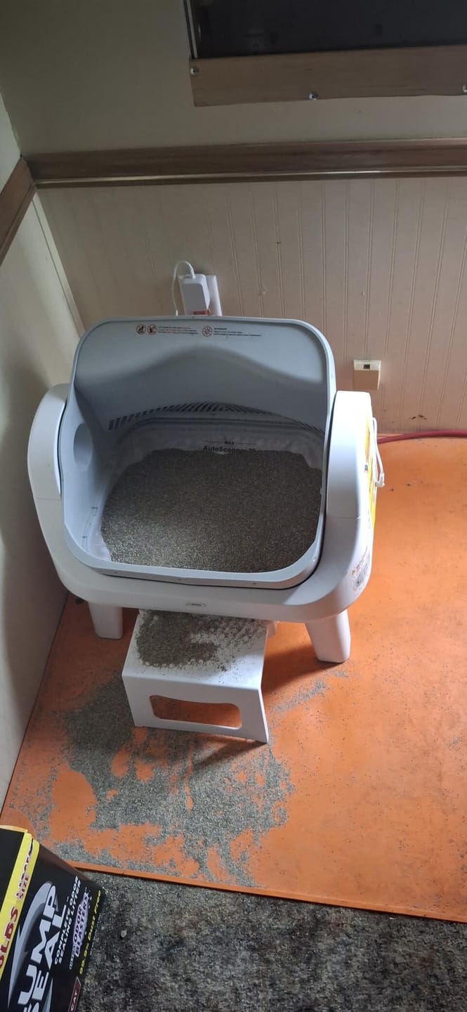 Customer photo review of AutoScooper 12 Lite Cat Litter Box