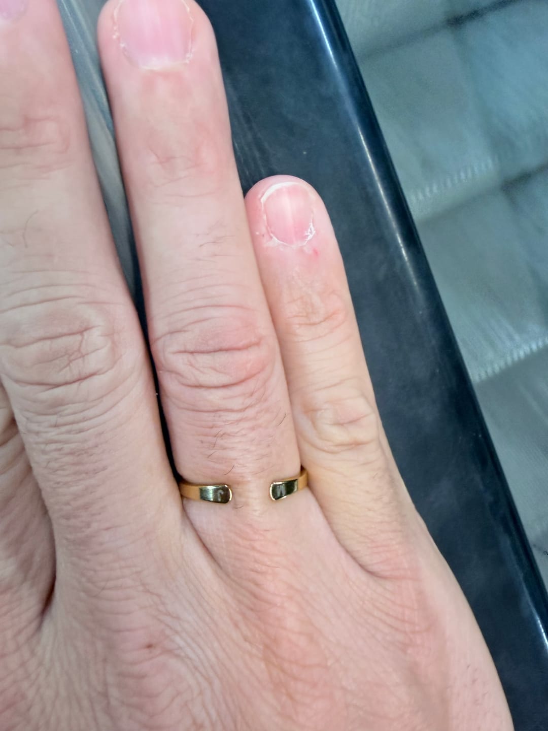 Customer photo review of Anillo Ajustable con Inicial Whisper