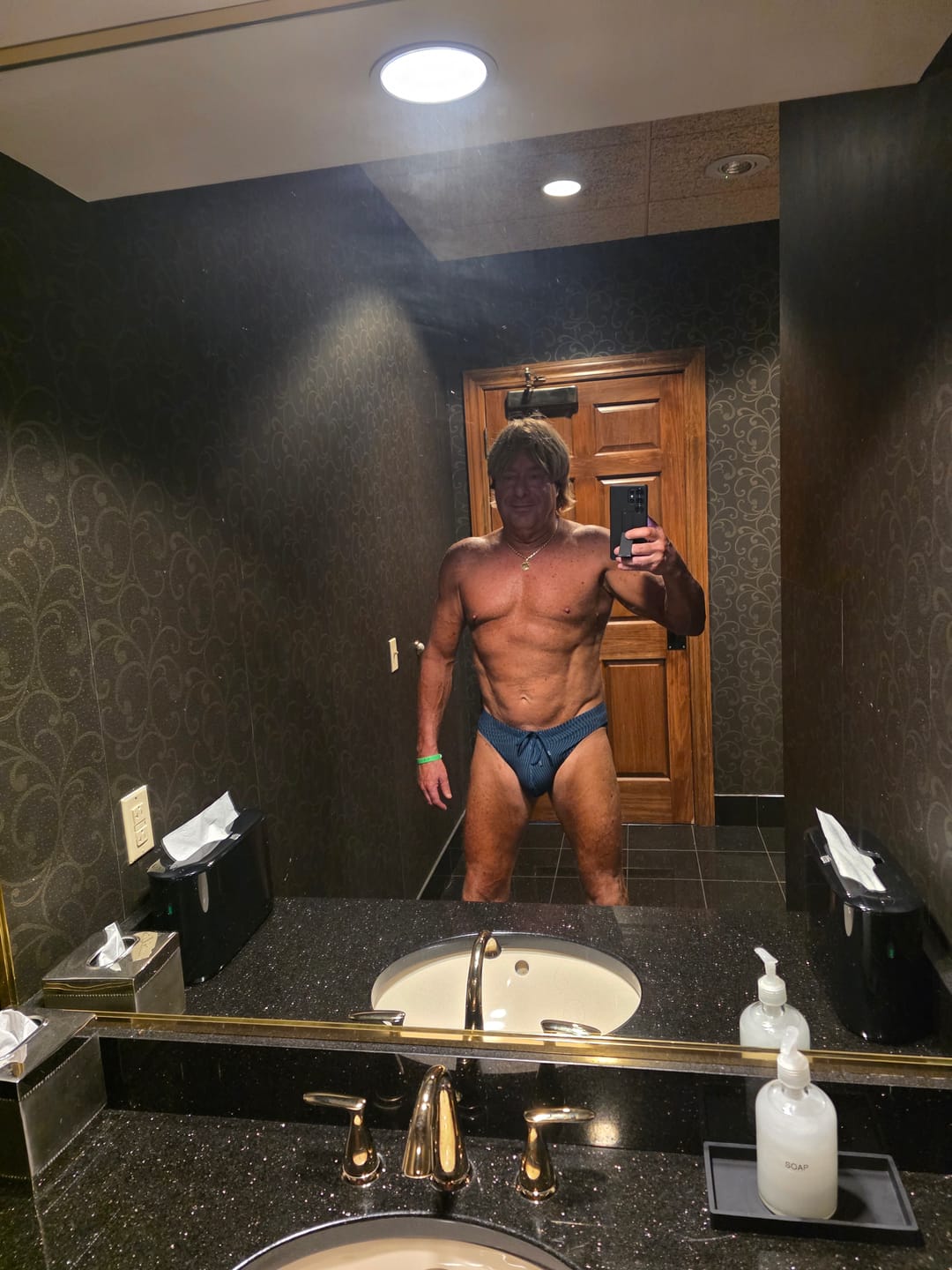 Customer photo review of H2O WAVEFORM Padded + Package Swim Brief