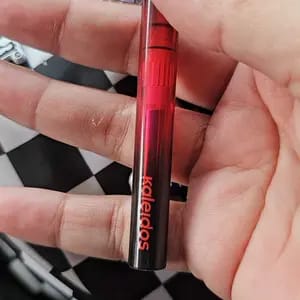 Customer photo review of Eyeliner Glow Melt-On Resistente All'Acqua Effetto Multicromatico