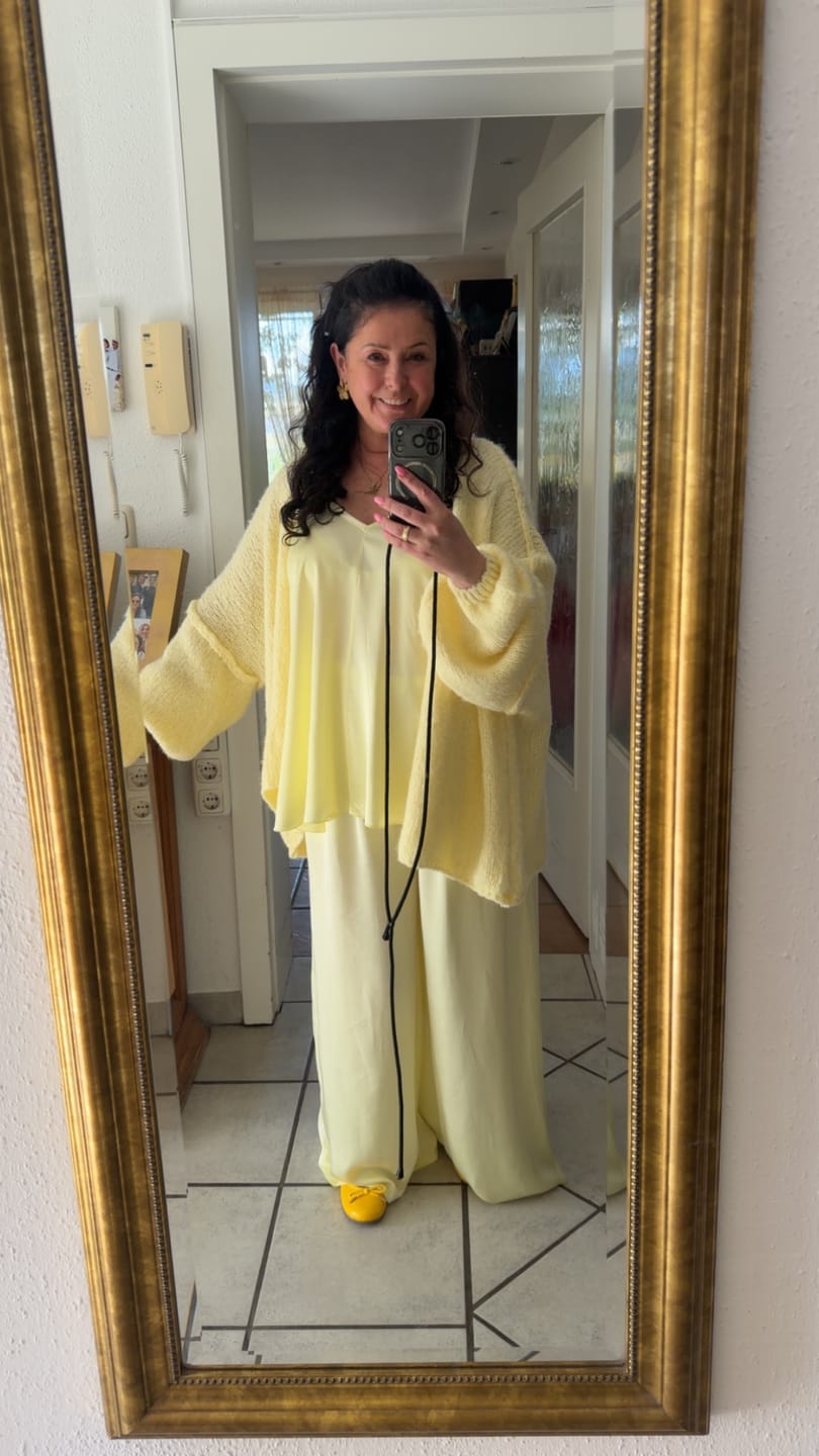 Customer photo review of Satin Hose Extra Wide