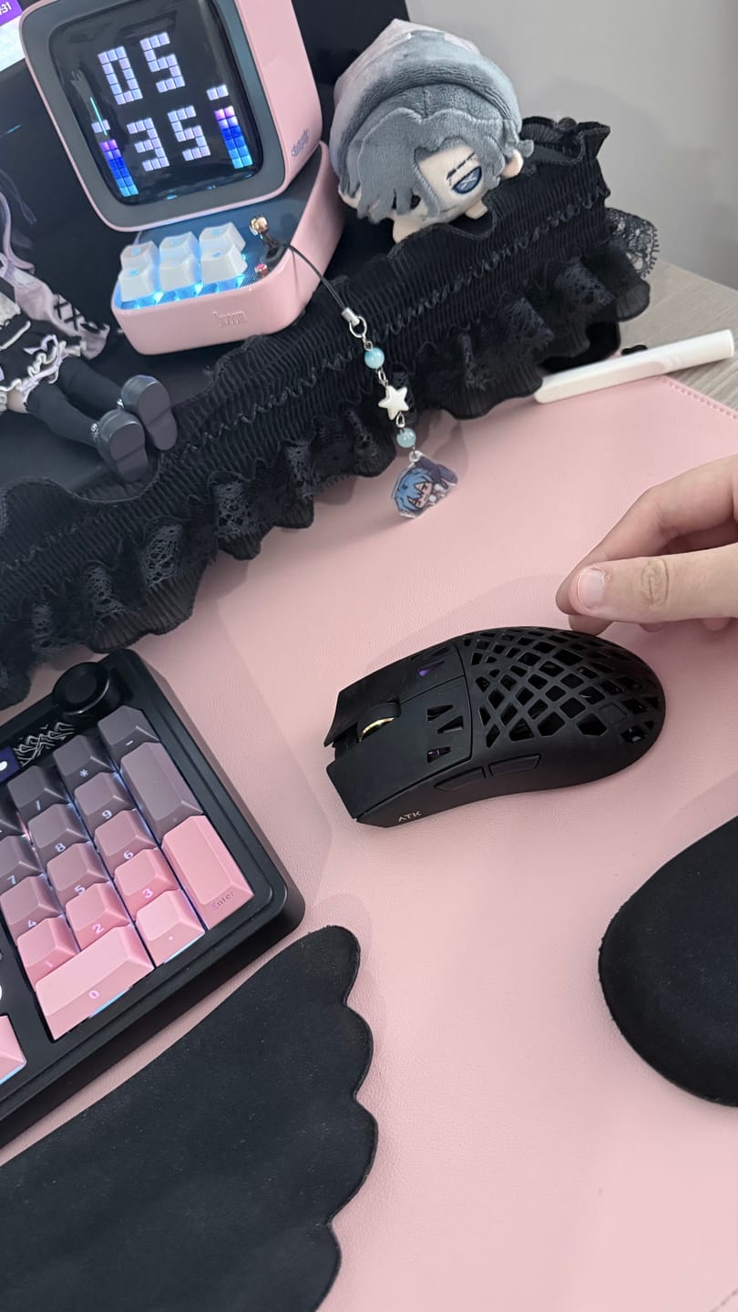 Customer photo review of ATK Blazing Sky Ghost Karbon Fiber Wireless Mouse