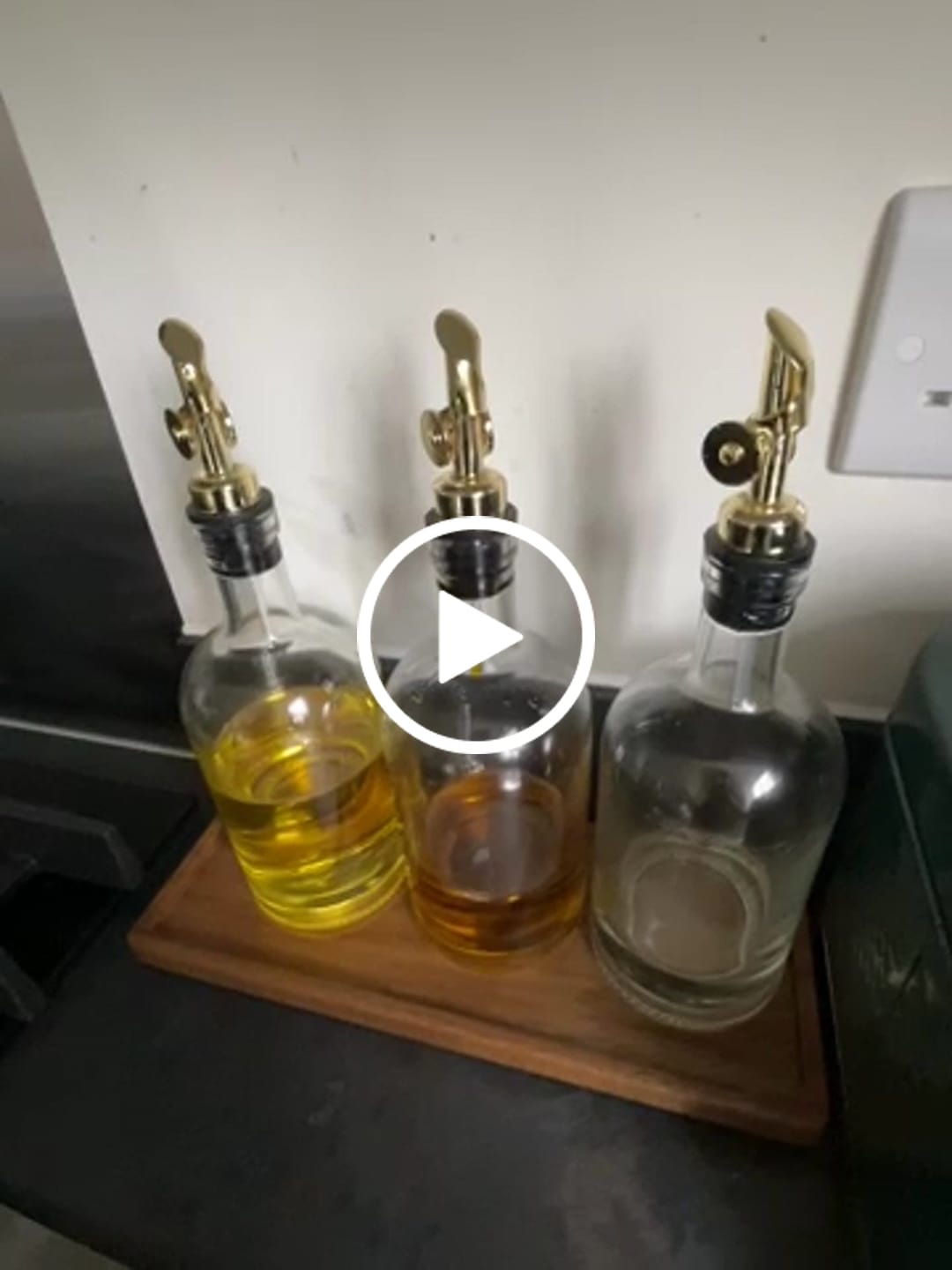 Customer video review of Set of 3 Round Glass Oil Bottle 500 ML & Rectangle Tray