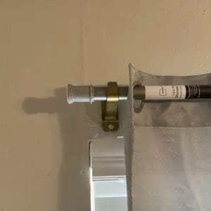 Customer photo review of Installazione Facile Supporti Autoadesivi per Bastoni Tende