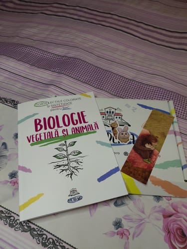 Customer's Carte Biologie Vegetală și Animală Bacalaureat book with a colorful plant illustration on the cover.
