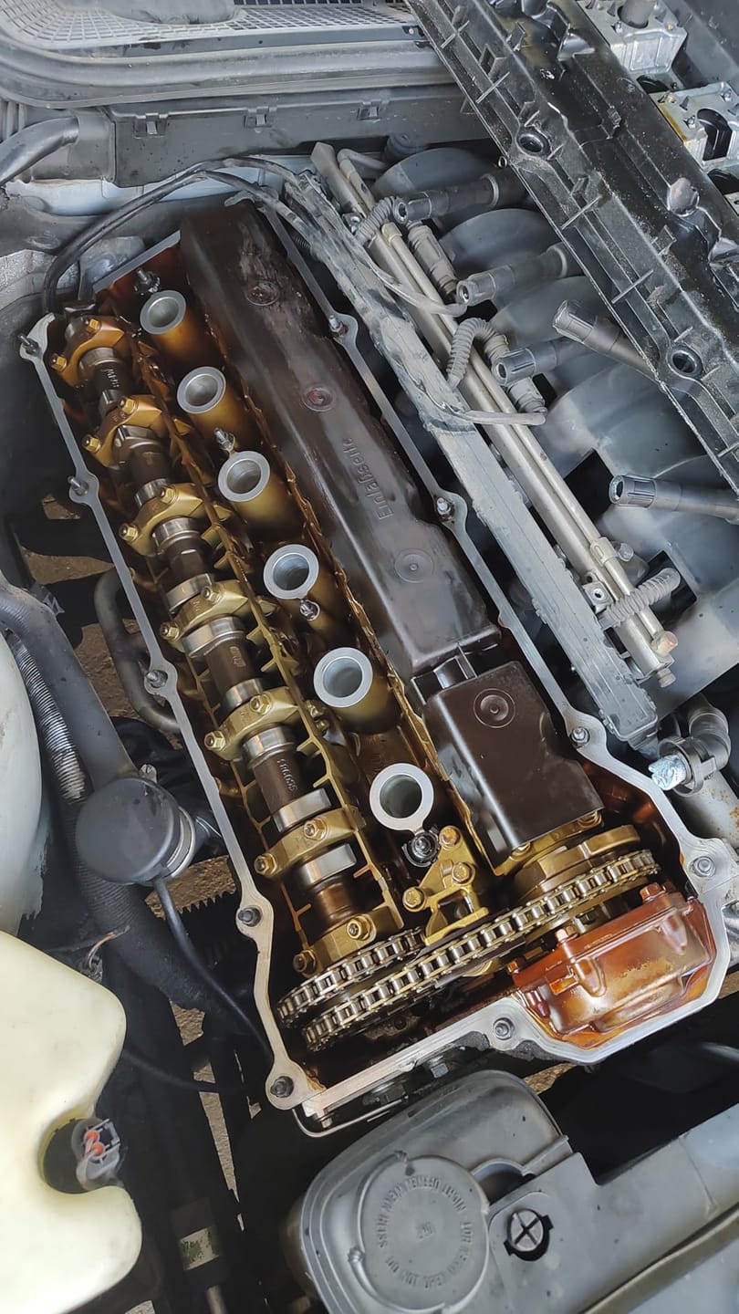 Customer photo review of BMW M52 Valve Cover Gasket Set | OE 11121726537
