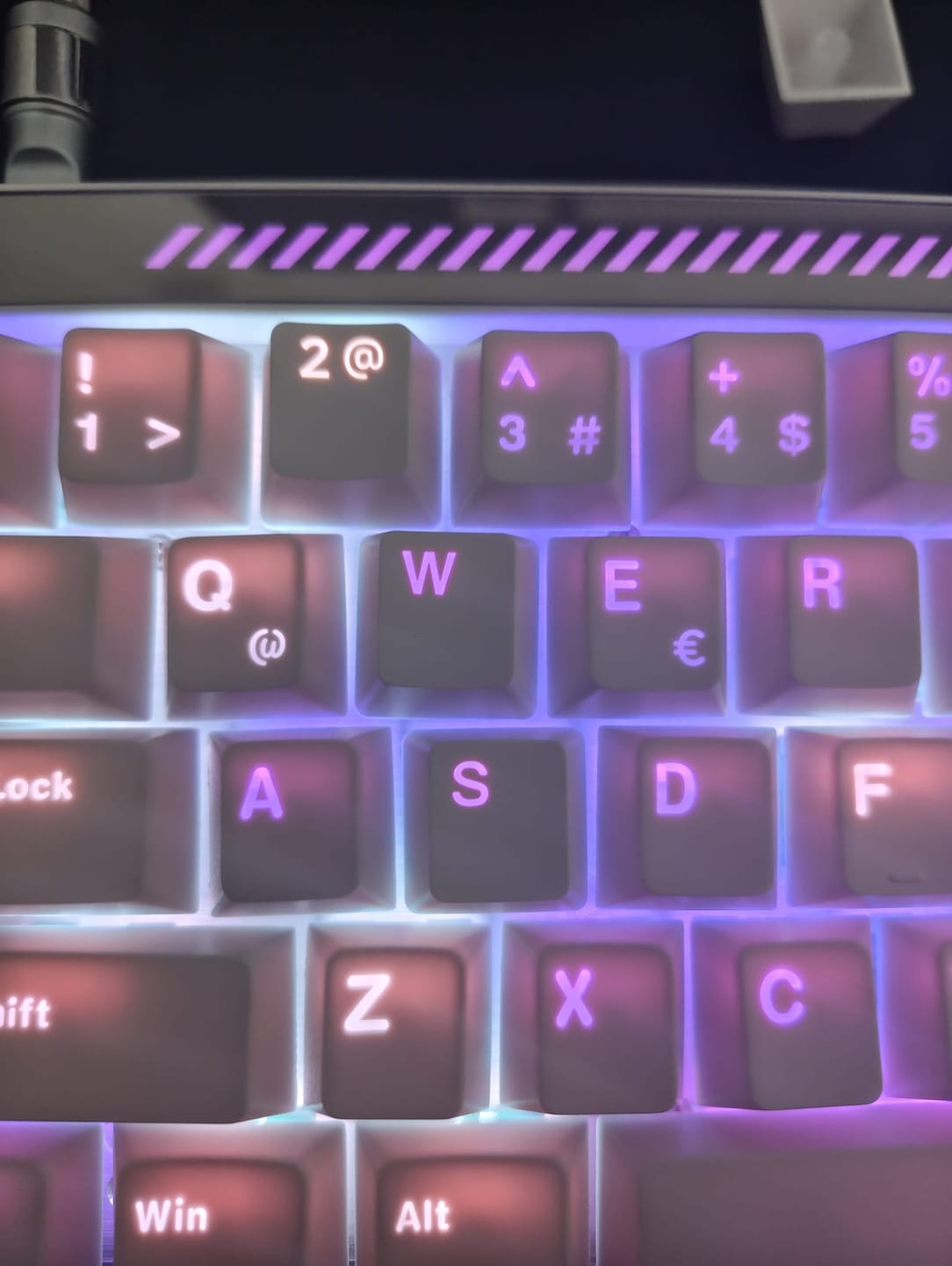 Customer photo review of Wraith Işık Geçirgen Çift Enjeksiyonlu PBT Türkçe Tuş Takımı