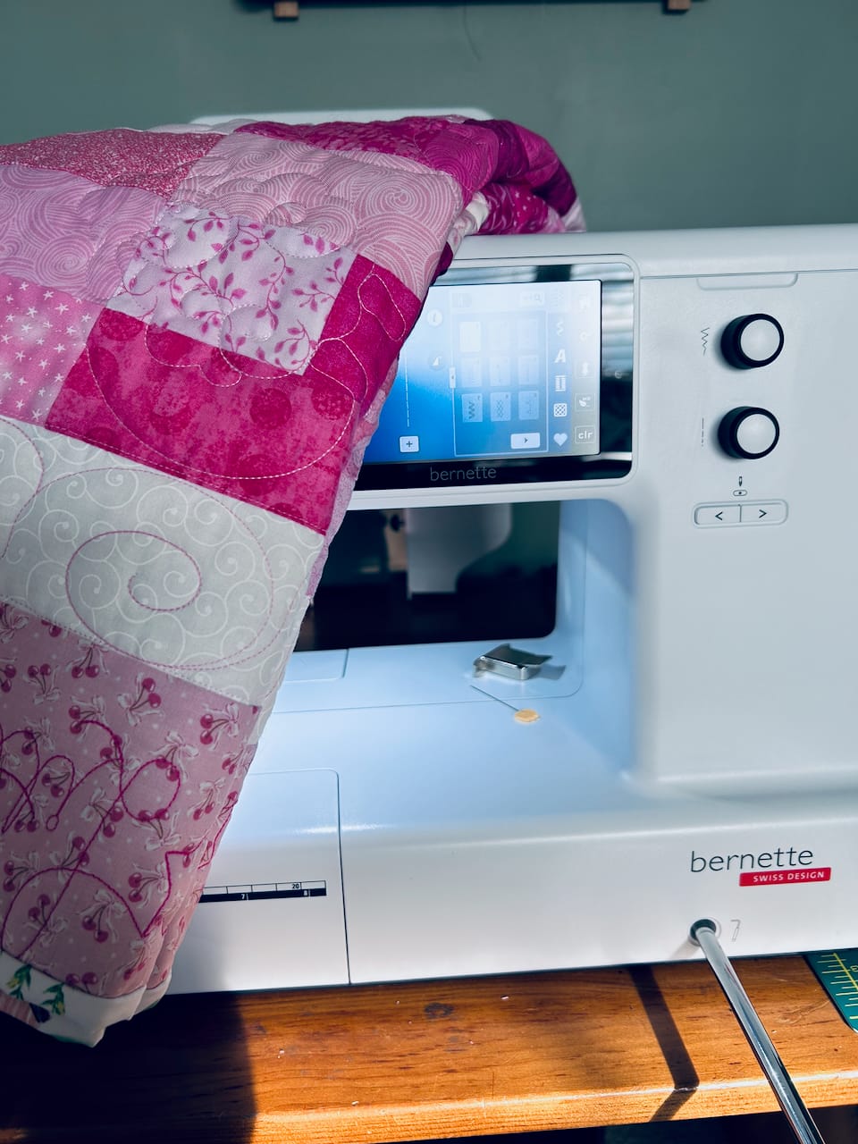 Customer photo review of bernette 77 Computerized Sewing & Quilting Machine