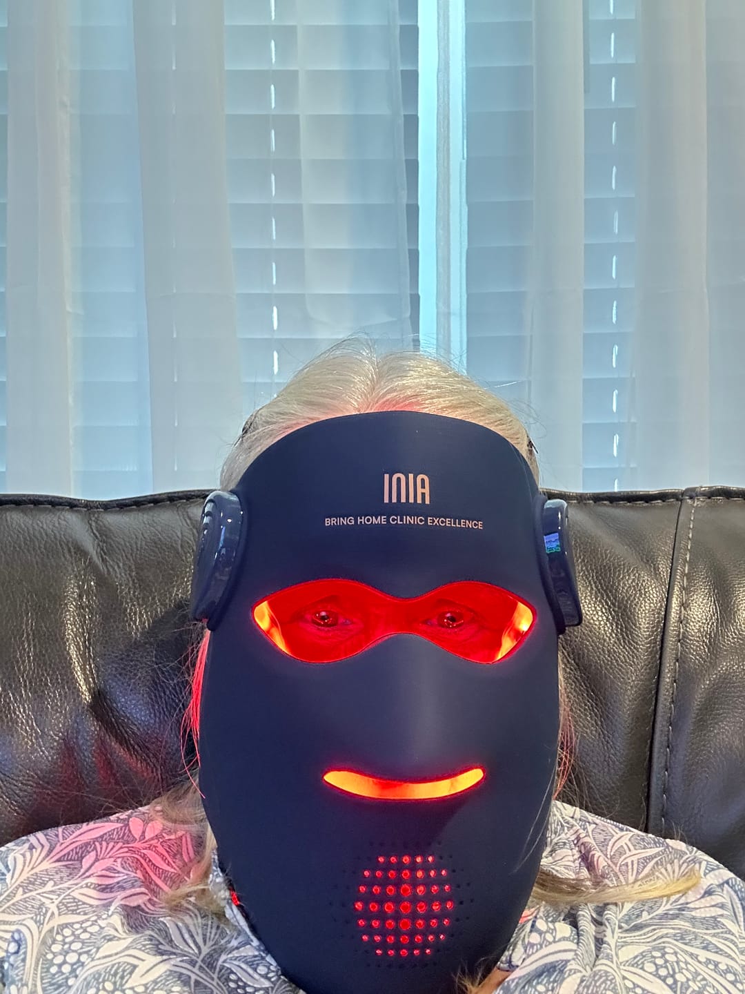 Customer photo review of INIA GLOW 4D 940nm Dual NIR Wireless LED Mask