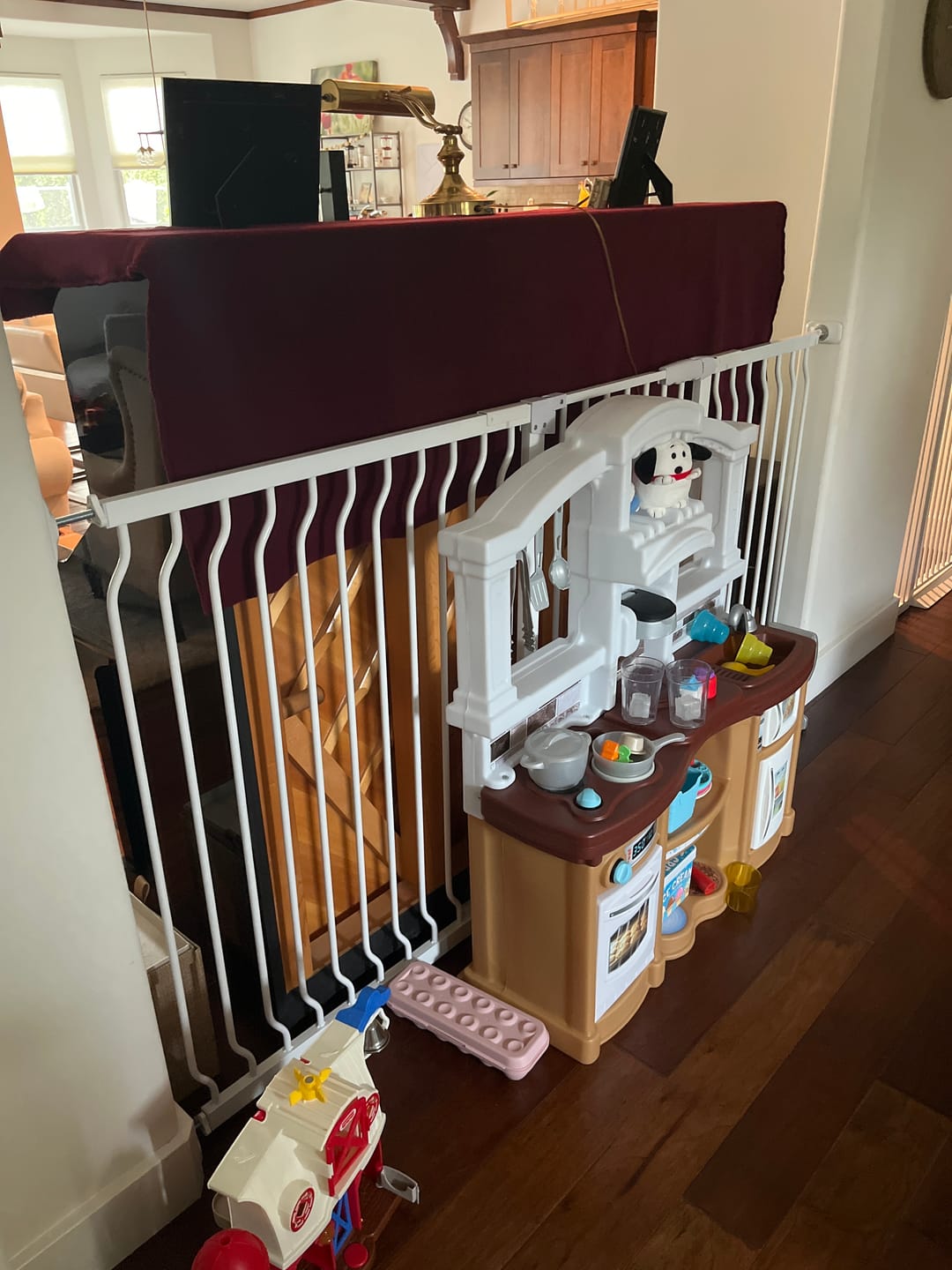 Customer photo review of FairyBaby 40" Extra Tall Auto Close Big Dog Gate