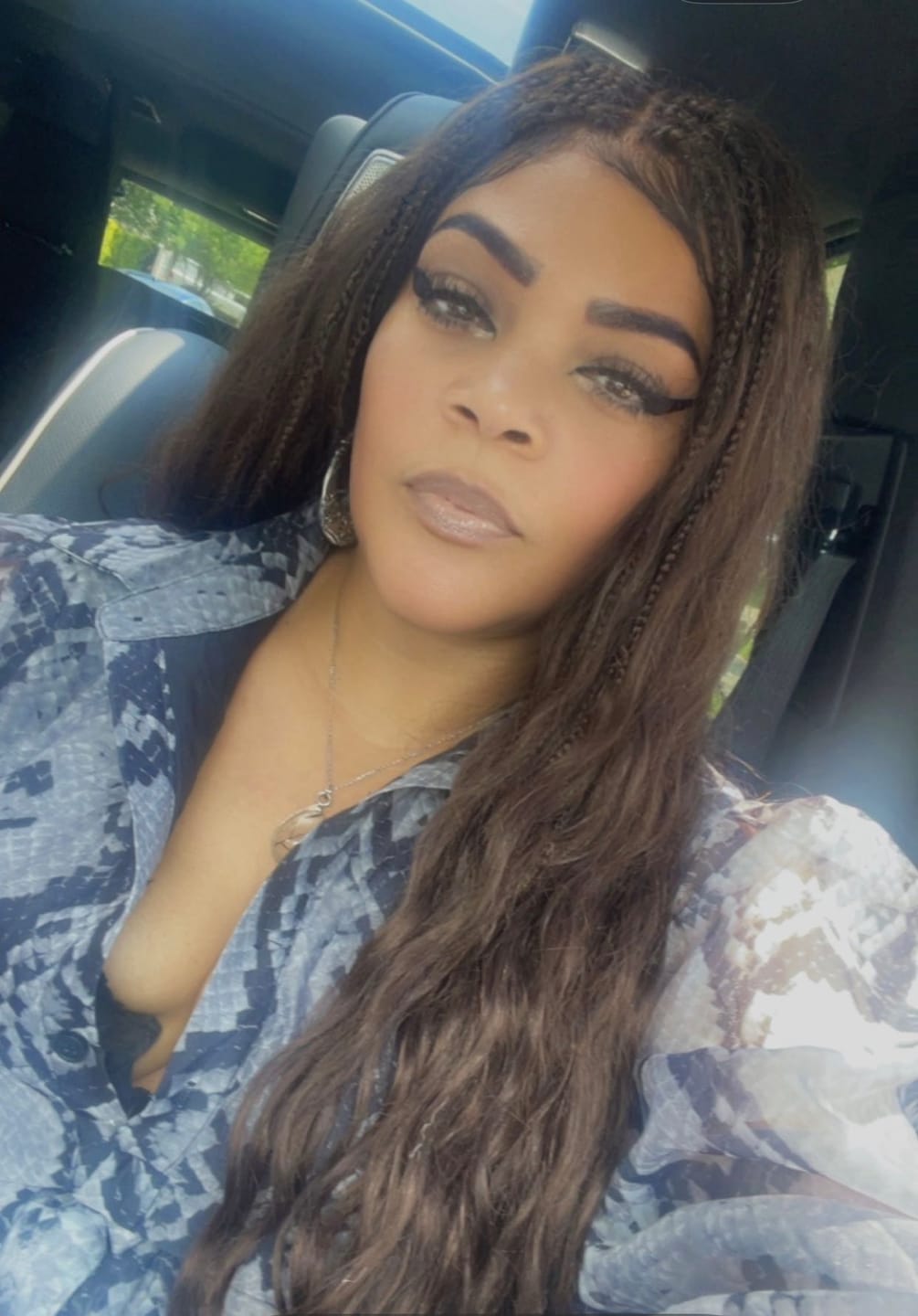 Customer photo review of Michelle - 100% Virgin Human Hair HD Pre Bleached Full Lace Bora Bora Body Wave Boho Box Braided Wig