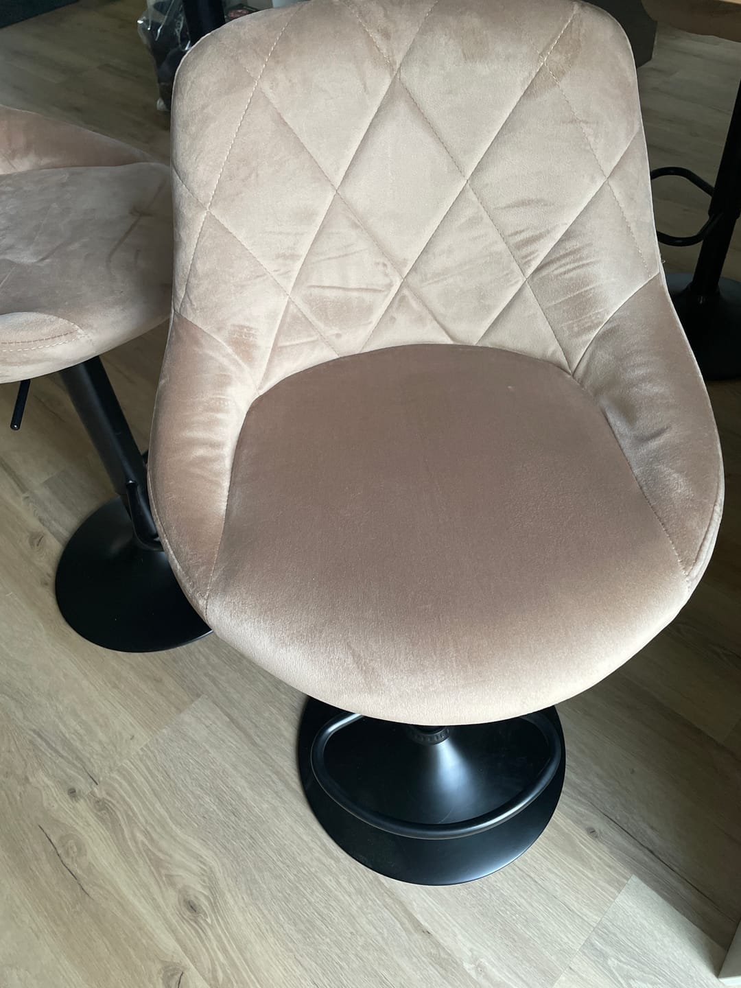 Customer photo review of Scaun de bar rotativ H101, bej/negru, stofa catifelata/metal, 47x45x84/106 cm