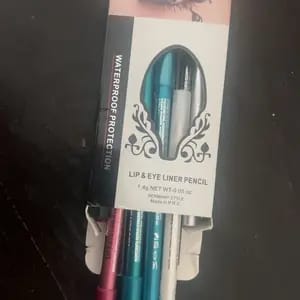 Customer photo review of Colorata Matita Eyeliner 12 Colori Effetto Perlato Luminoso