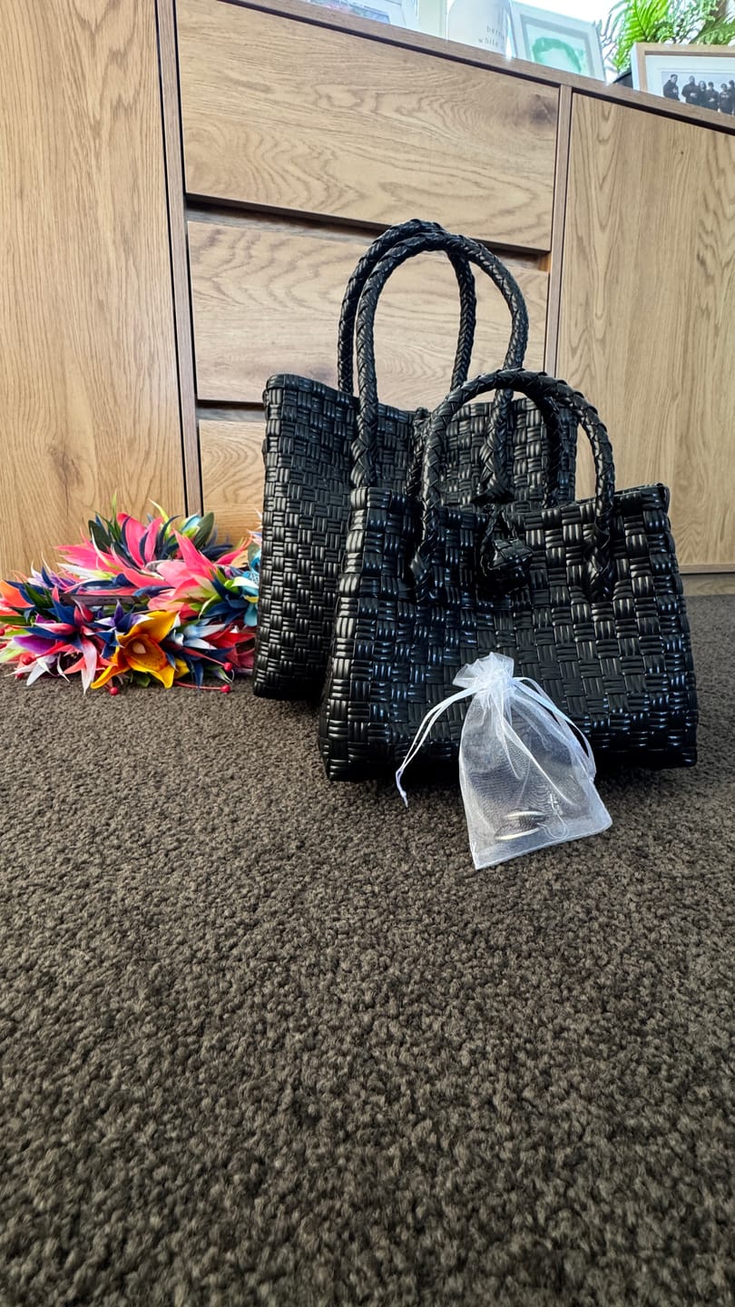 Customer photo review of Black Single Colour Tote Bag
