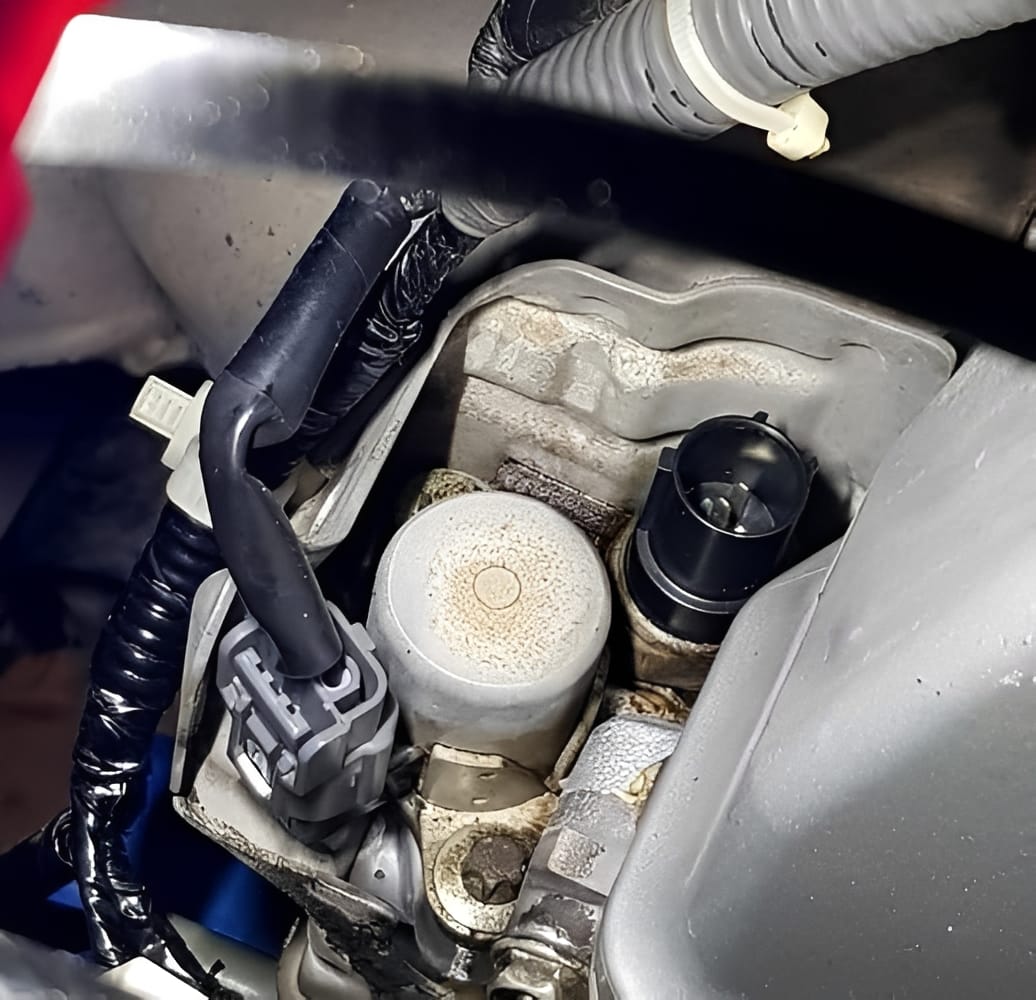 Customer photo review of Engine Variable Timing Solenoid 15810-RAA-A03 Fit for 2002-2009 Honda CR-V Accord Civic Element Acura RSX 2.0L 2.4L