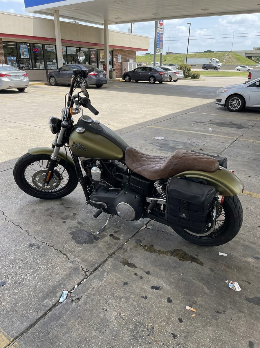 Customer photo review of 15L - Incognito Quick Mount Medium Solo Motorcycle Saddlebag (Left Only) for Harley Dyna Street Bob FXDB/I